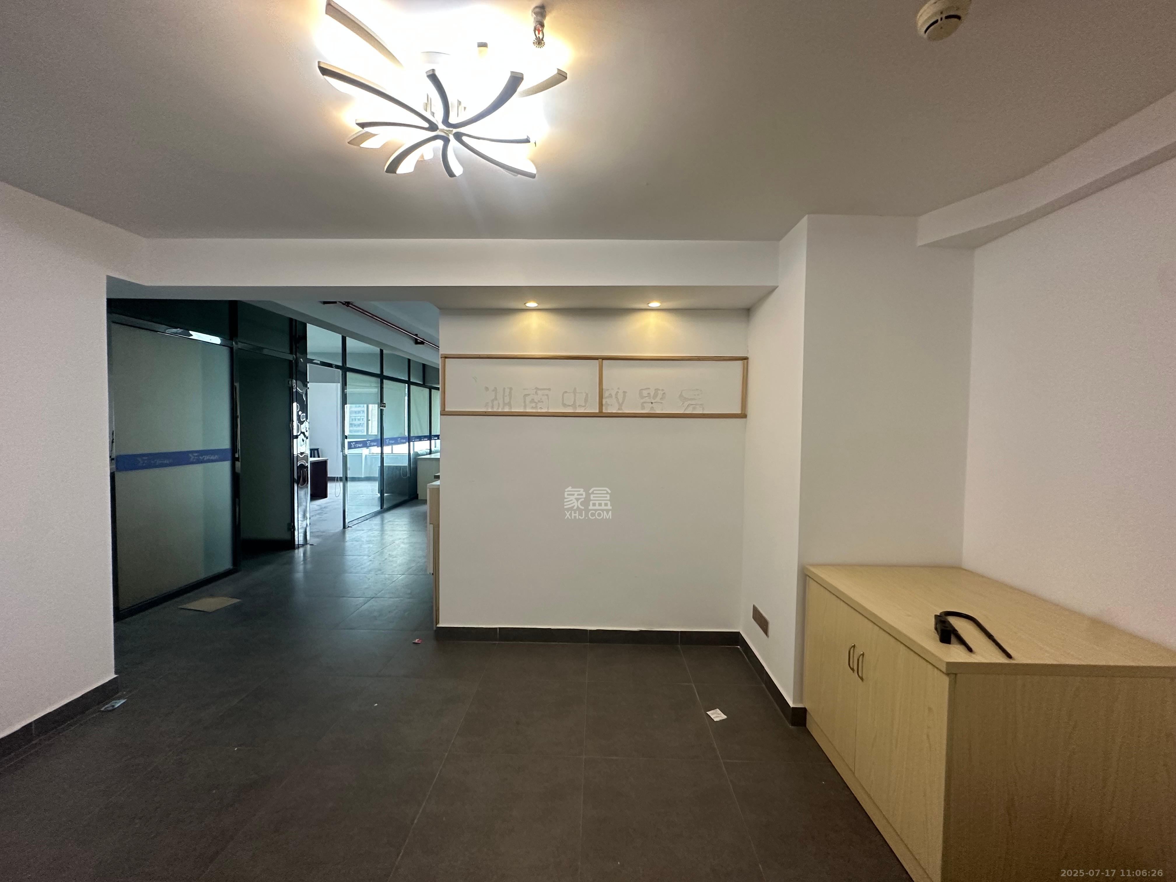 当代滨江MOMA 1室1厅1卫 4000.0元/月 当代滨江MOMA 1室1厅1卫 4000.0元/月室内图