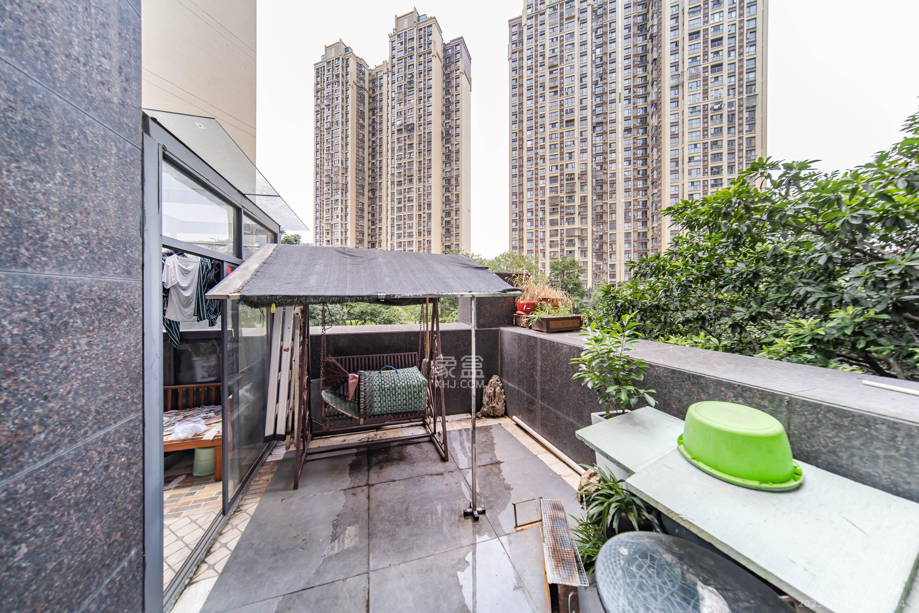 兰亭湾畔 4室2厅1卫 127.8万 兰亭湾畔 4室2厅1卫 127.8万阳台