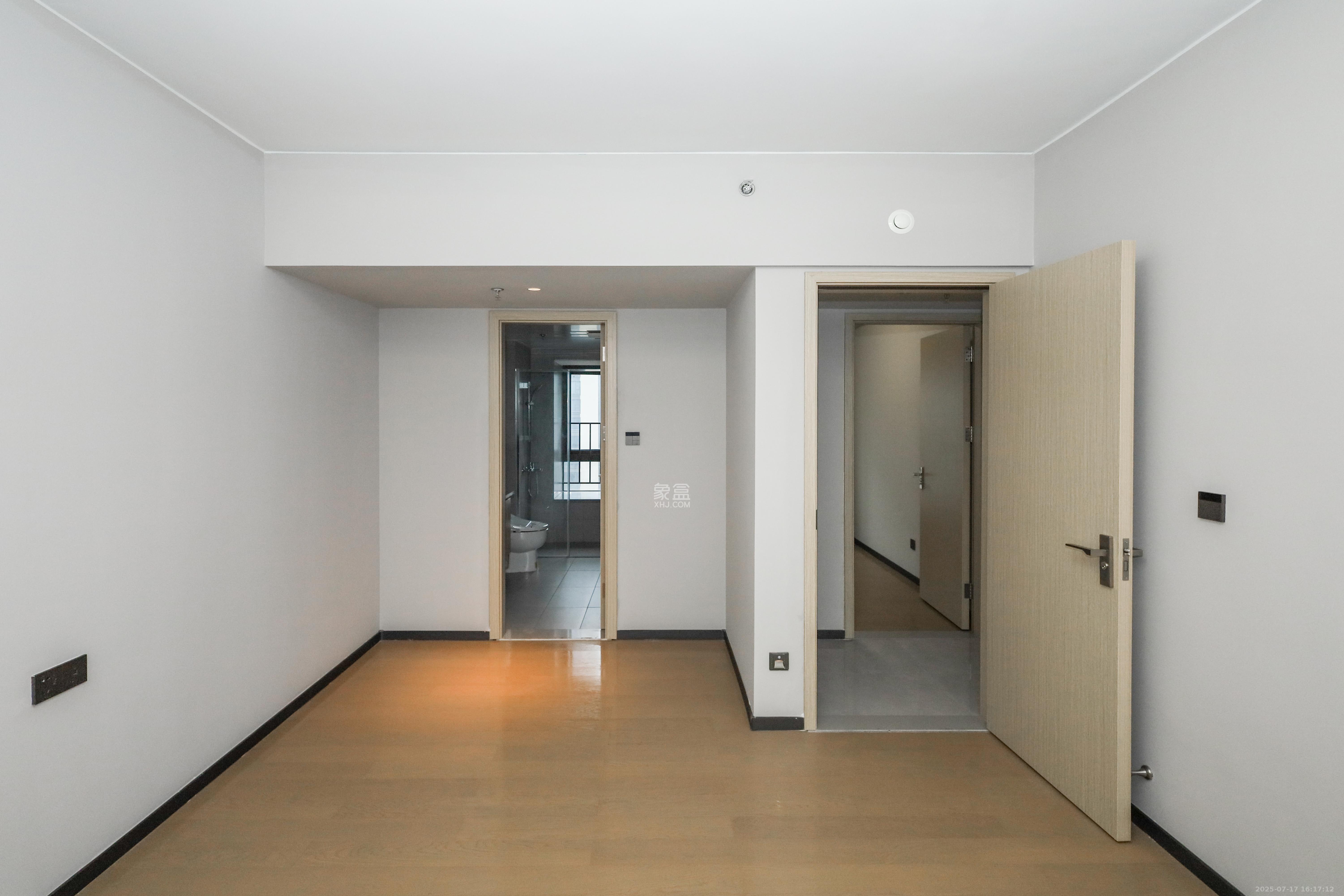 时代梅溪领峰  4室2厅2卫    3200.0元/月室内图