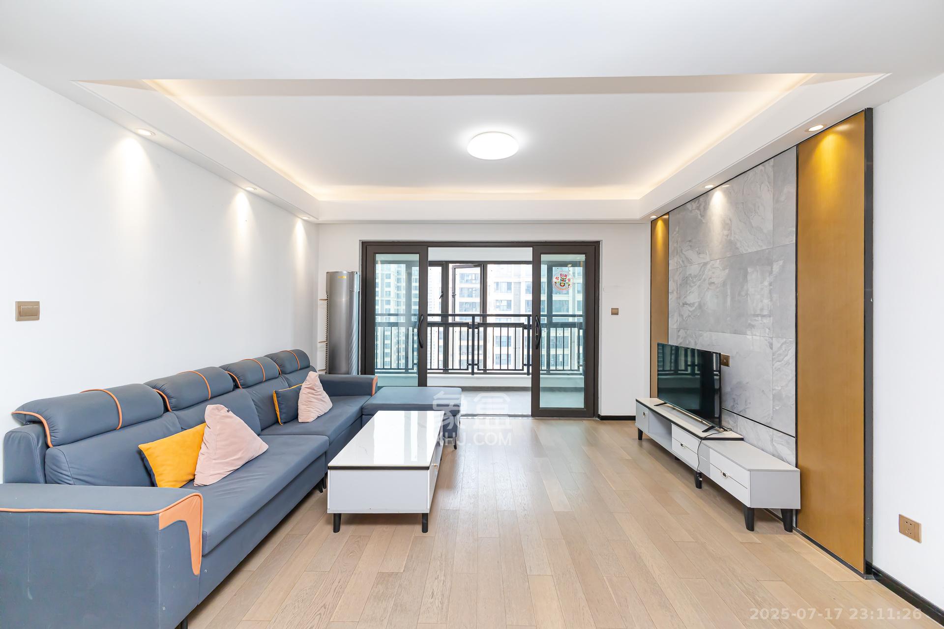 润和滨江府 3室2厅2卫 120.0万 润和滨江府 3室2厅2卫 120.0万客厅