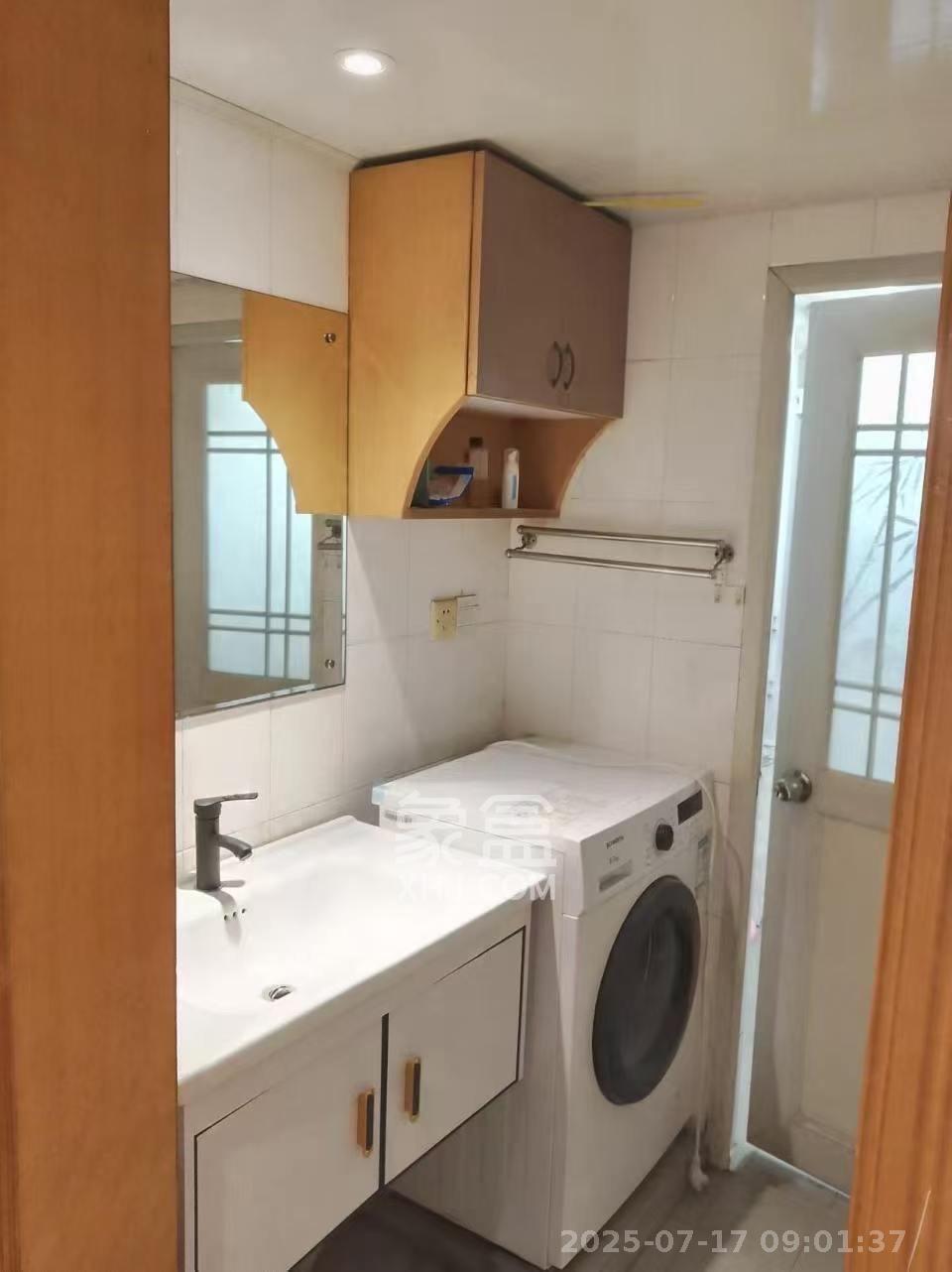 东南明苑 3室2厅2卫 2400.0元/月 东南明苑 3室2厅2卫 2400.0元/月室内图