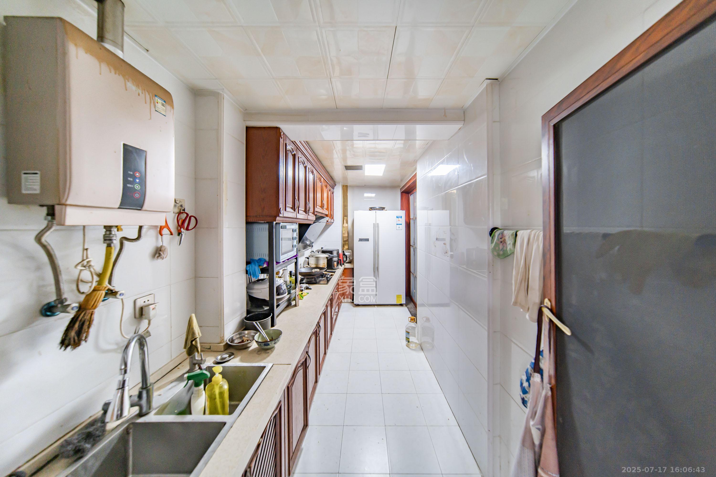 兰亭湾畔 4室2厅1卫 127.8万 兰亭湾畔 4室2厅1卫 127.8万厨房