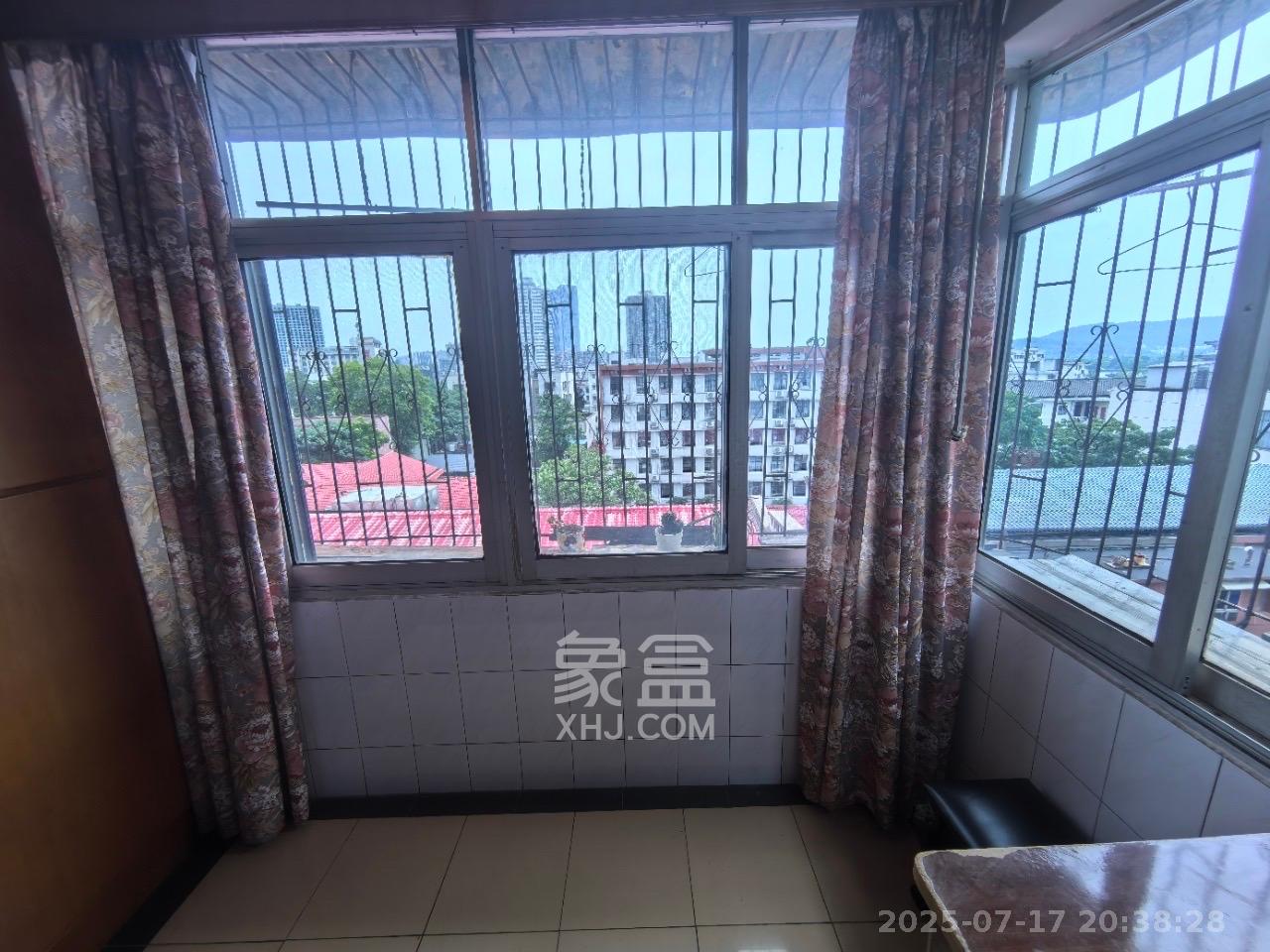 长郡花园  2室1厅1卫    1650.0元/月 长郡花园  2室1厅1卫    1650.0元/月室内图