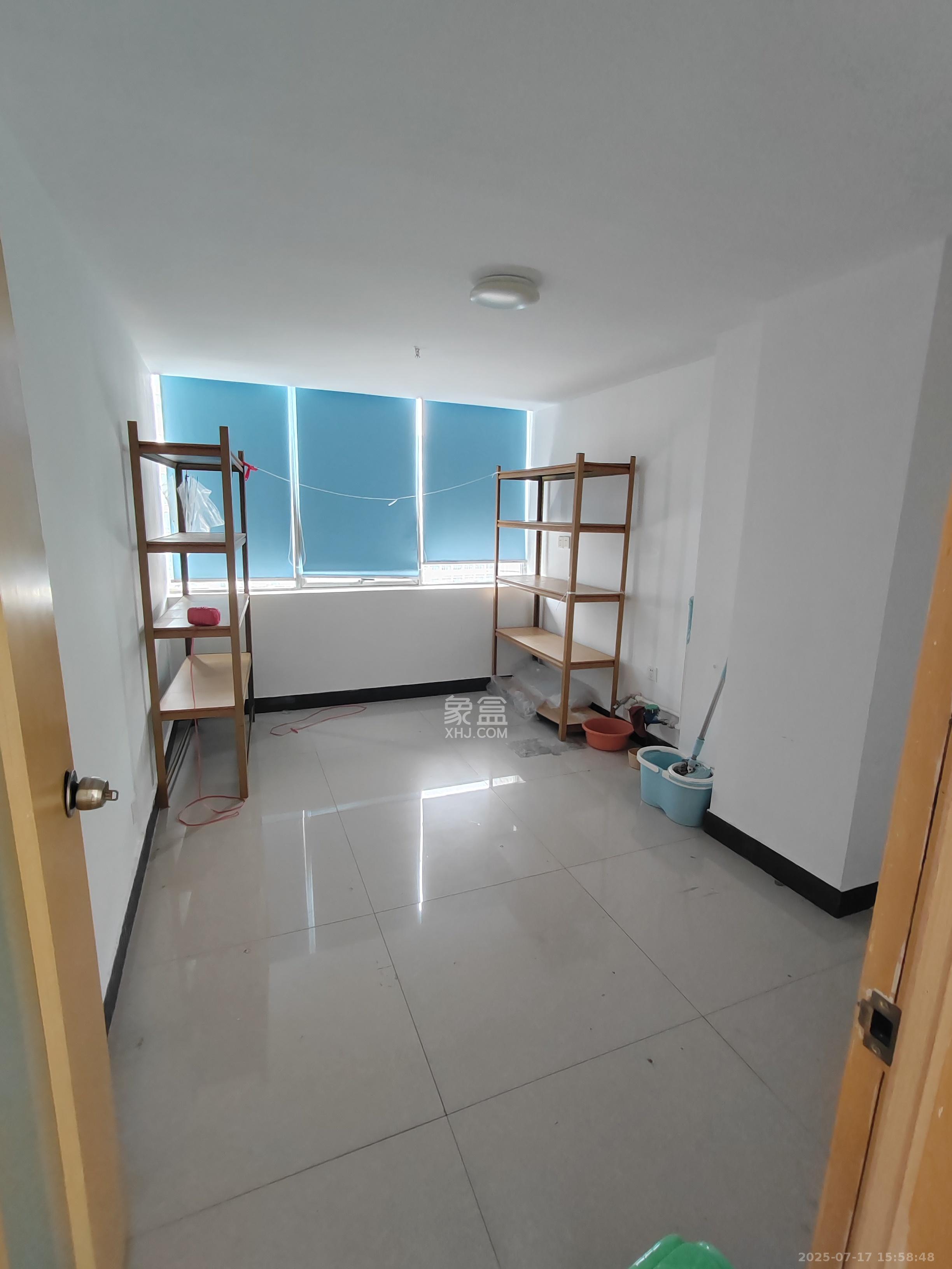 蓝色地标  3室1厅0卫    4800.0元/月 蓝色地标  3室1厅0卫    4800.0元/月室内图