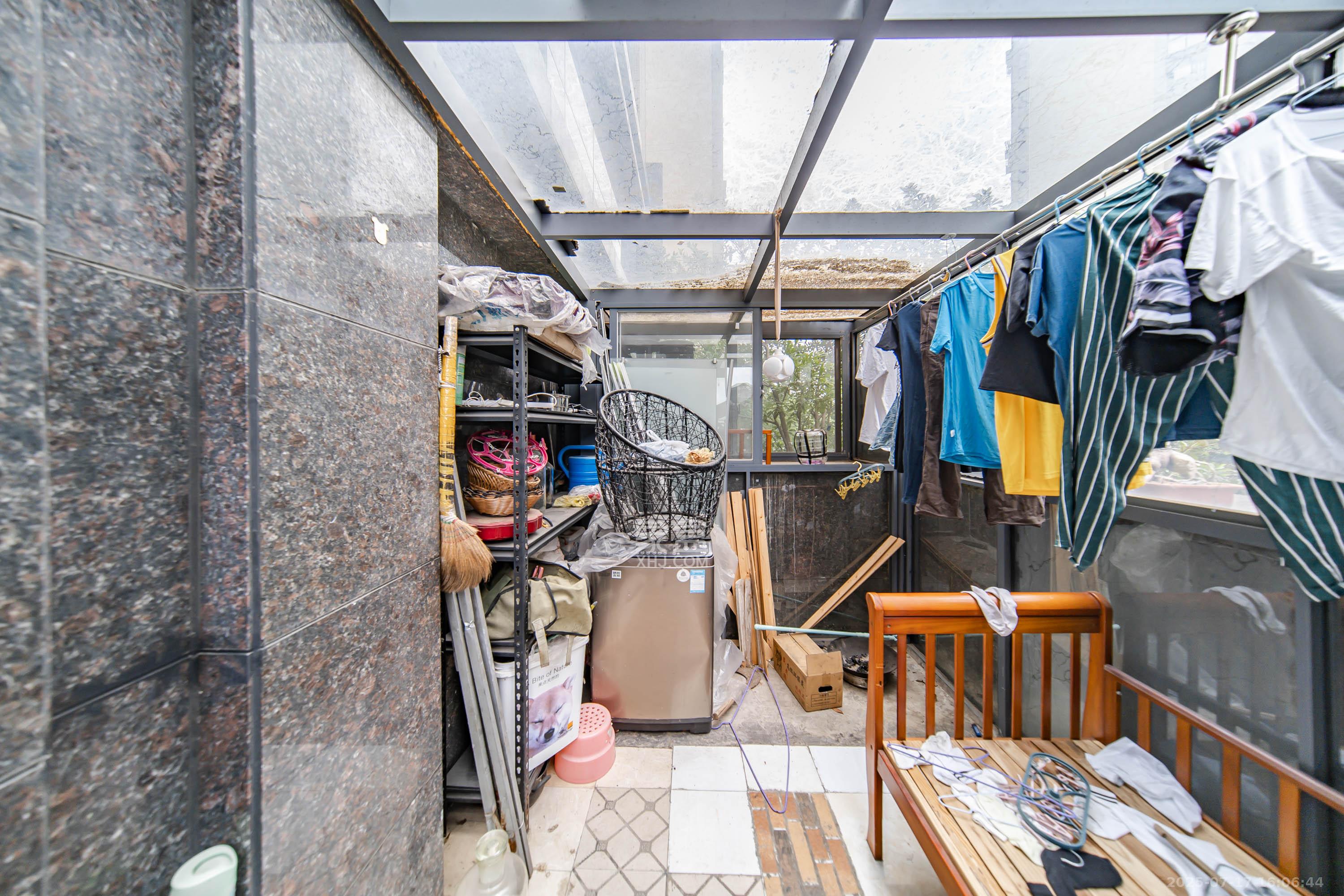 兰亭湾畔 4室2厅1卫 127.8万 兰亭湾畔 4室2厅1卫 127.8万阳台