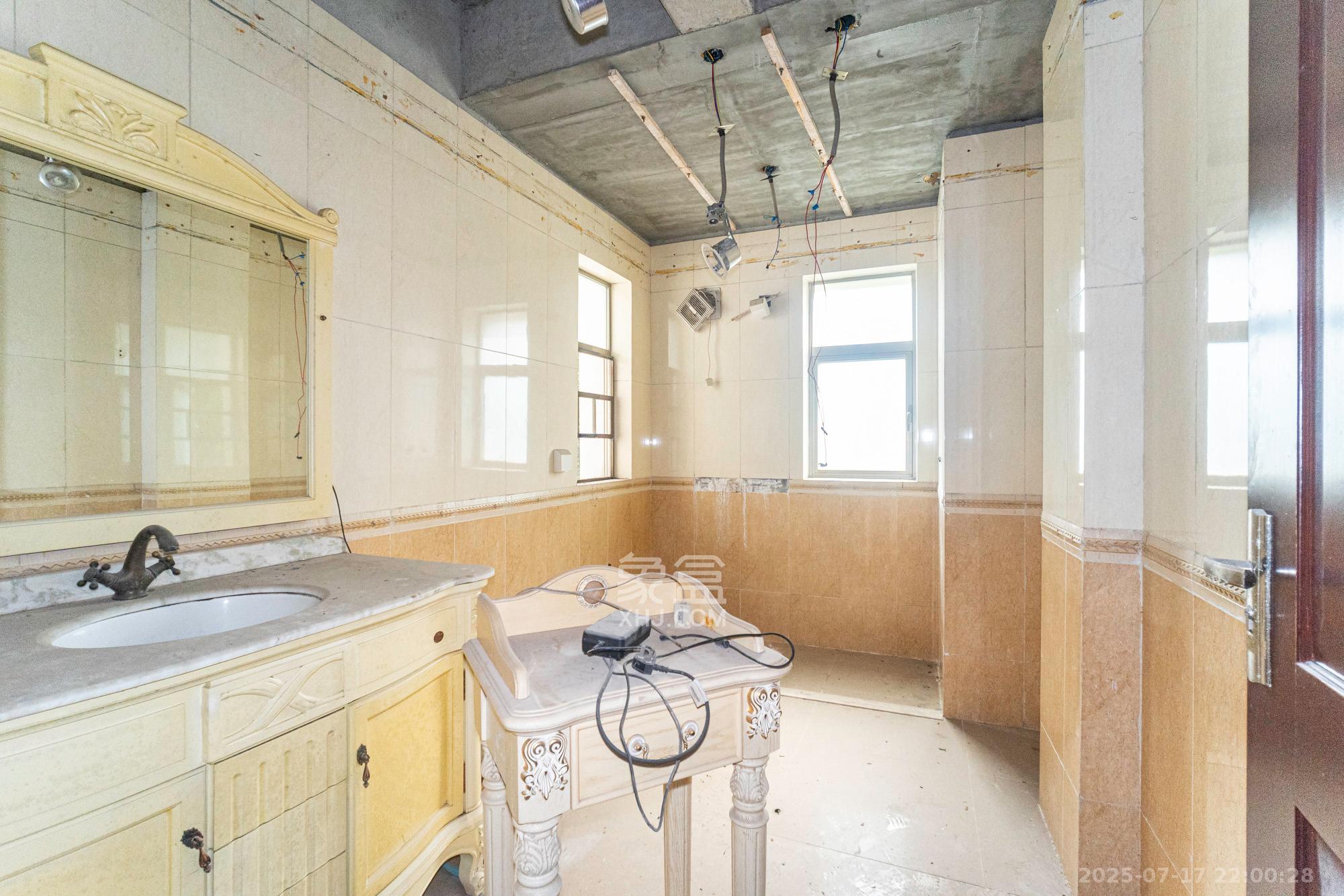 碧桂园威尼斯城  5室2厅3卫    278.0万卧室