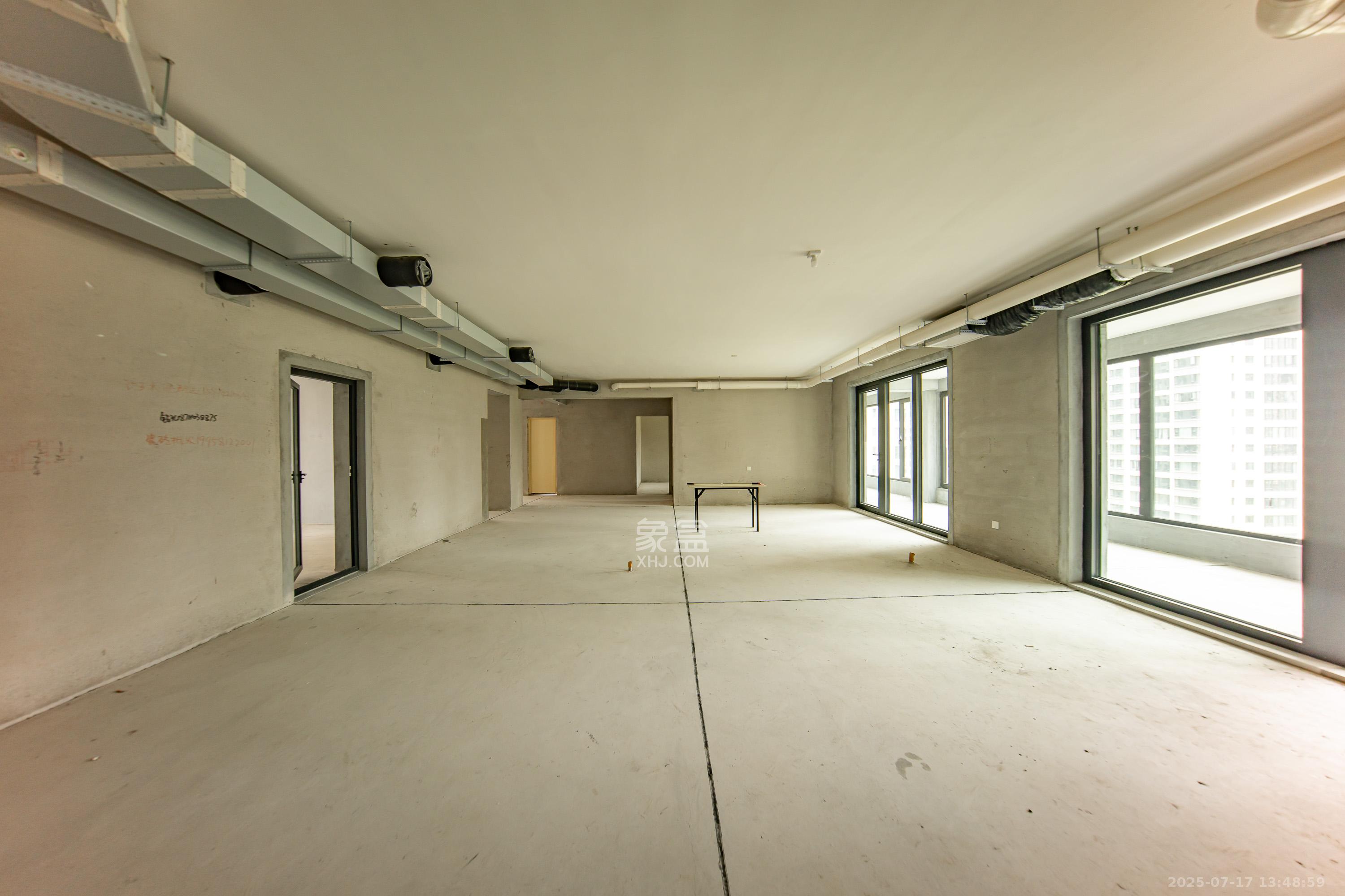 建投象山国际  6室2厅3卫   450.00万客厅