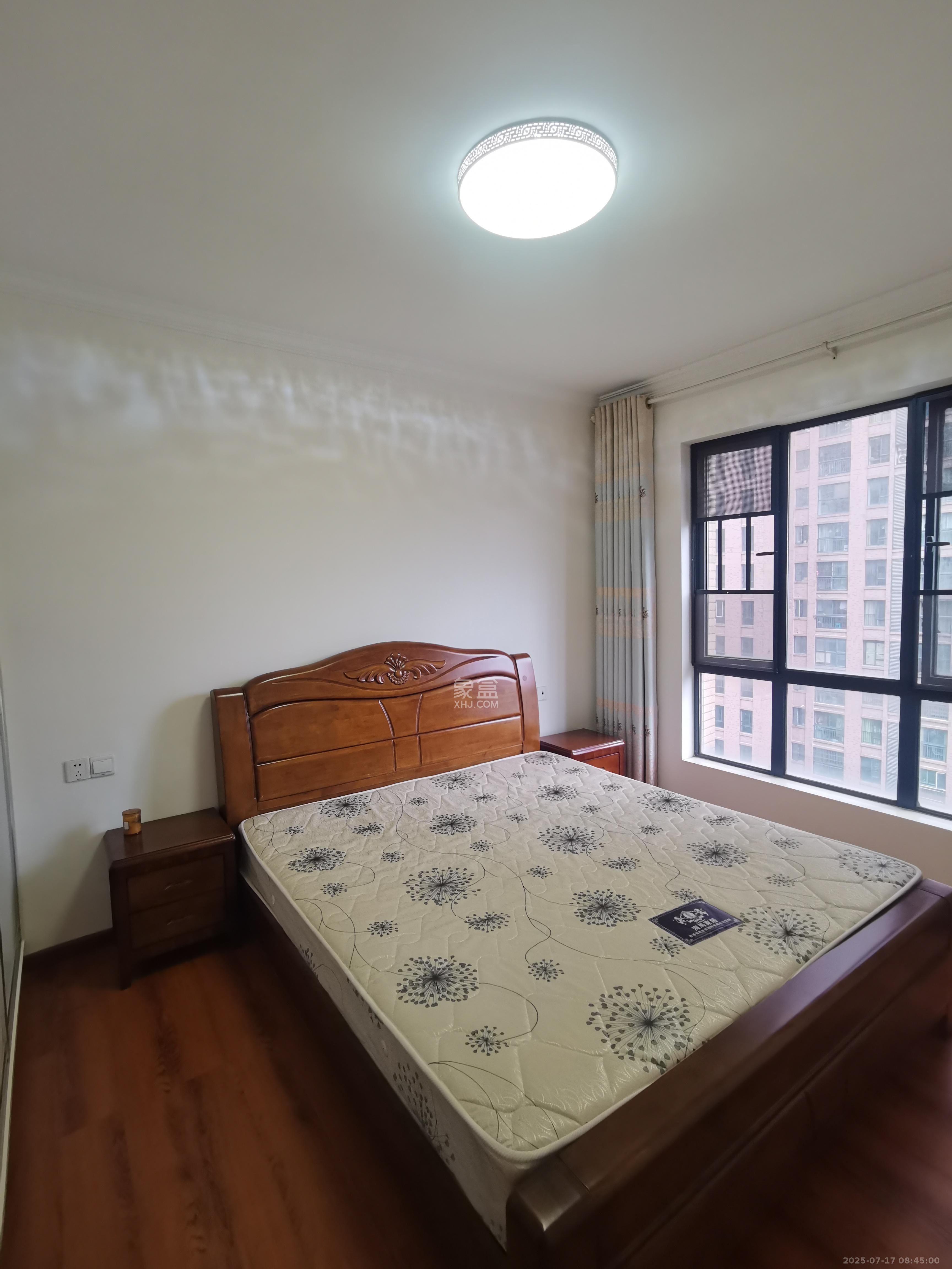 三一街区  3室2厅1卫   1800.00元/月室内图