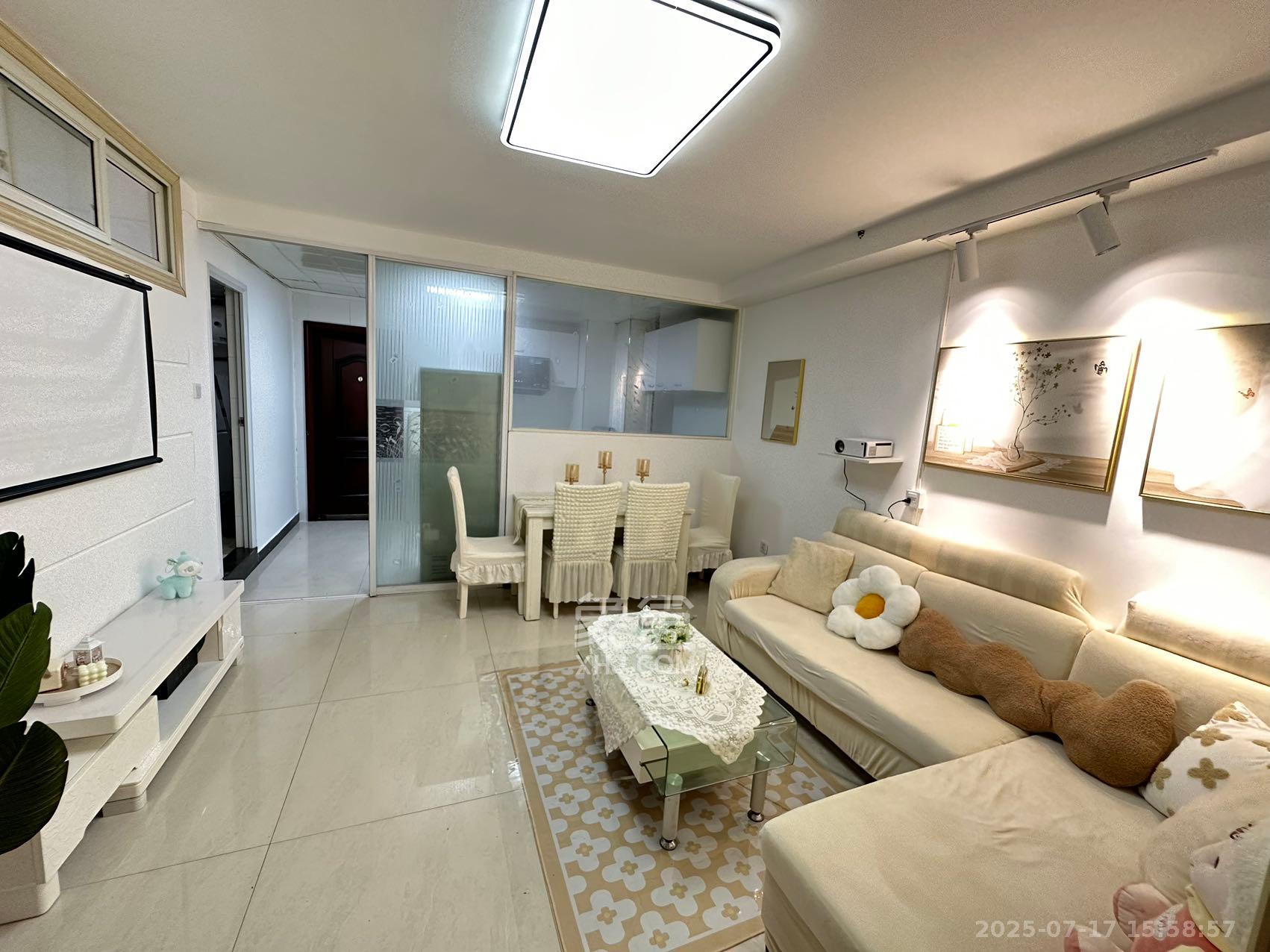 上城星座  1室2厅1卫    3500.0元/月室内图