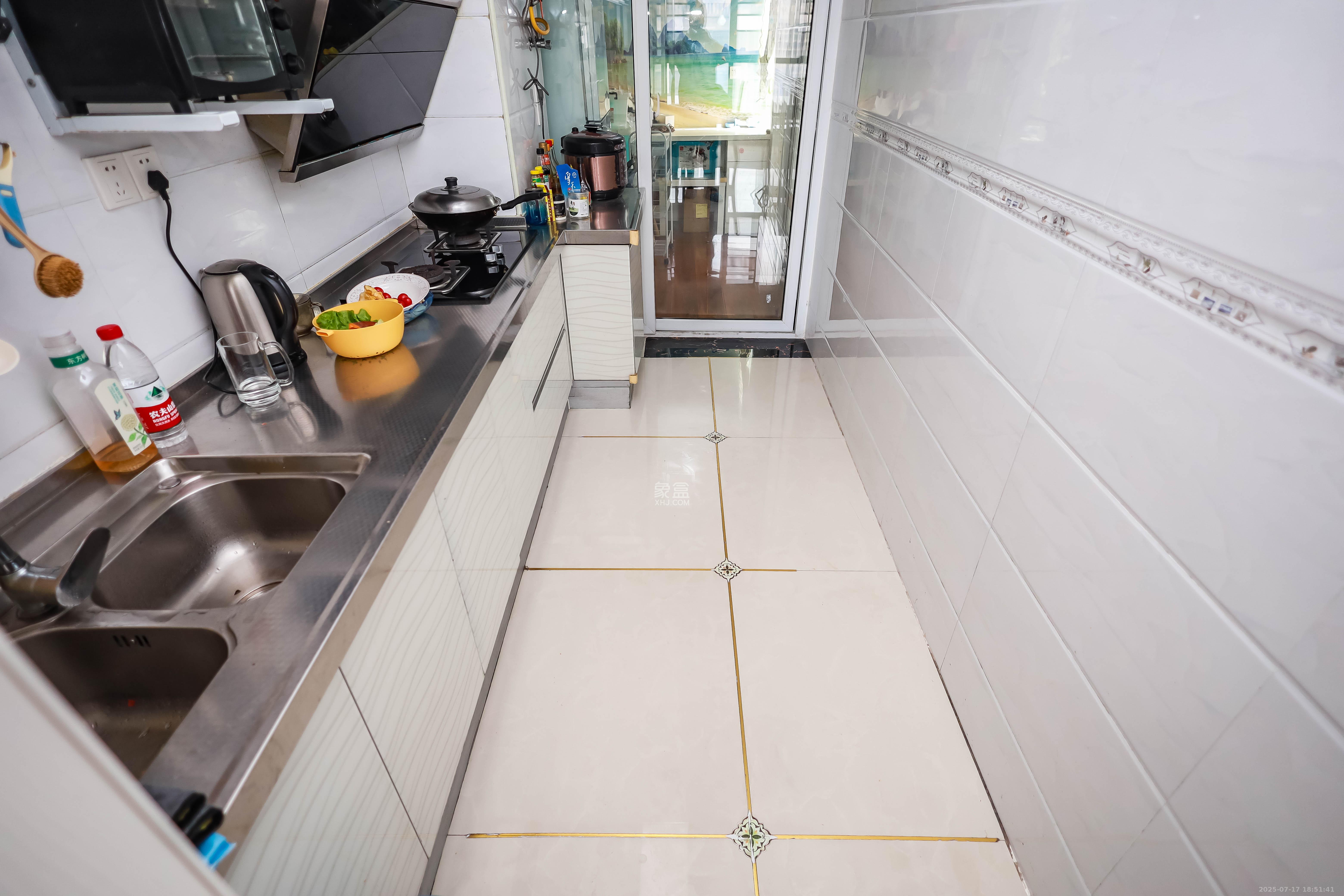 天麓尚层  3室2厅2卫    69.9万 天麓尚层  3室2厅2卫    69.9万厨房