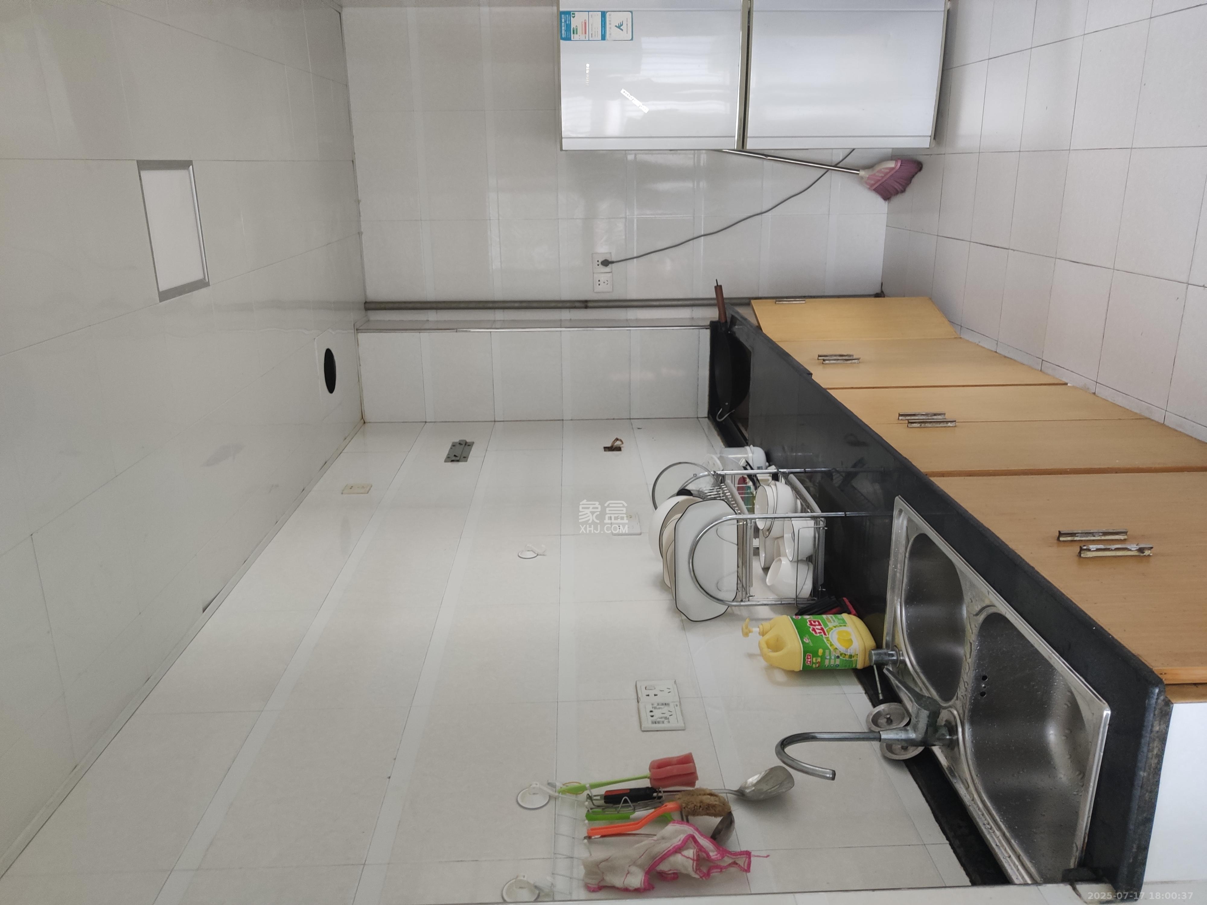红树湾  1室2厅1卫   1800.00元/月室内图