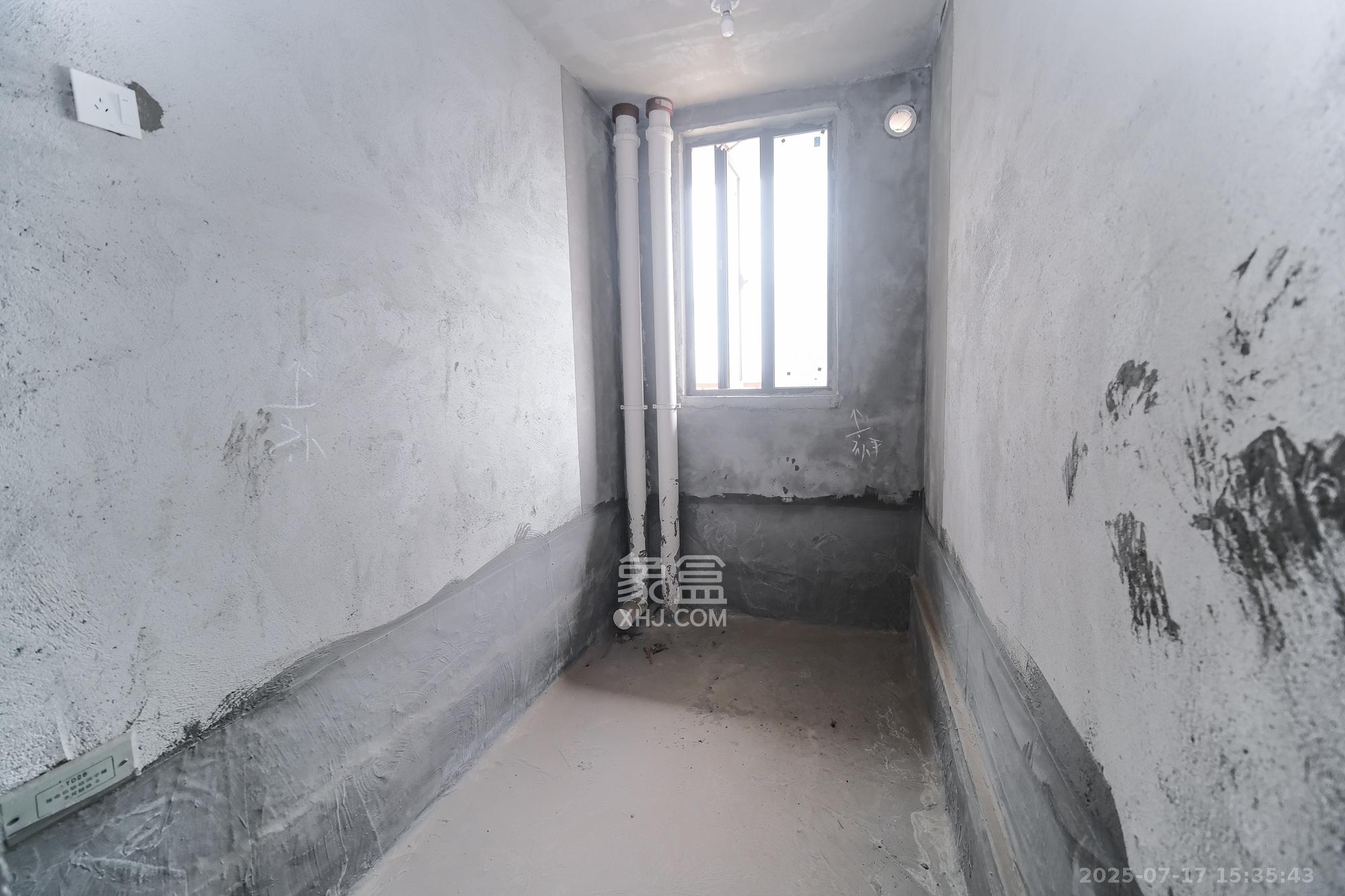 星雅美辰  4室2厅2卫    112.0万 星雅美辰  4室2厅2卫    112.0万卫生间