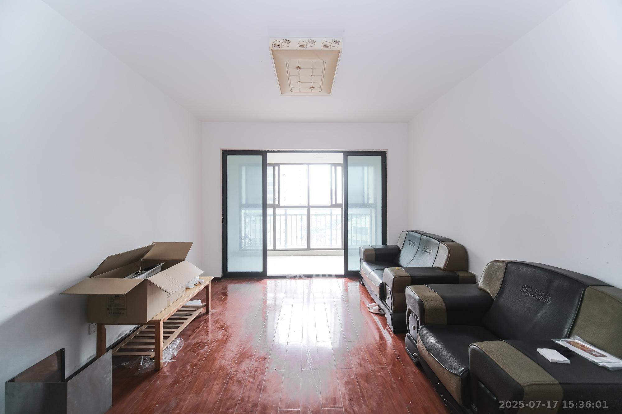 星雅美辰 3室2厅2卫 85.0万 星雅美辰 3室2厅2卫 85.0万客厅