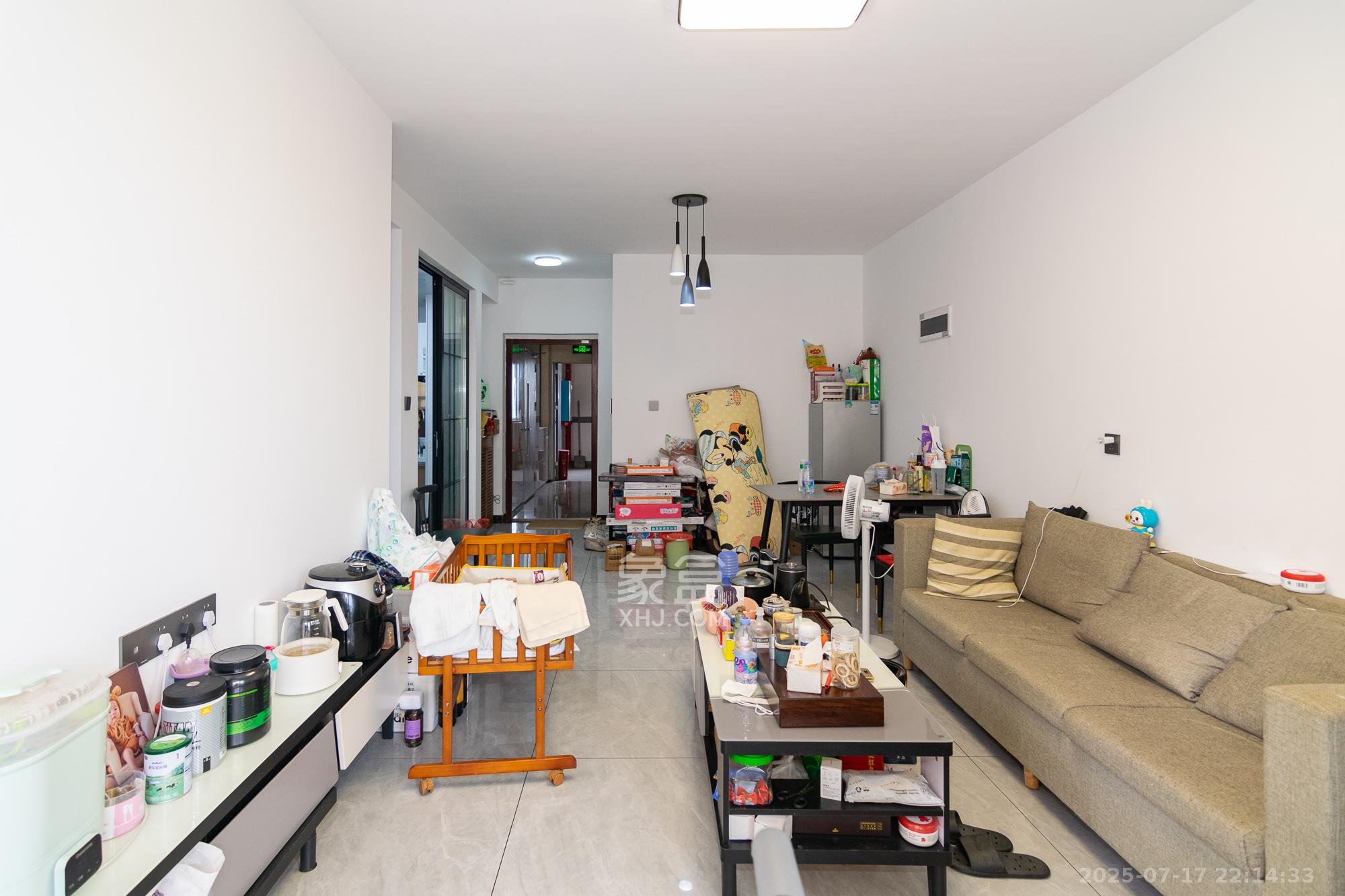 美的翰城  3室2厅2卫    60.0万客厅