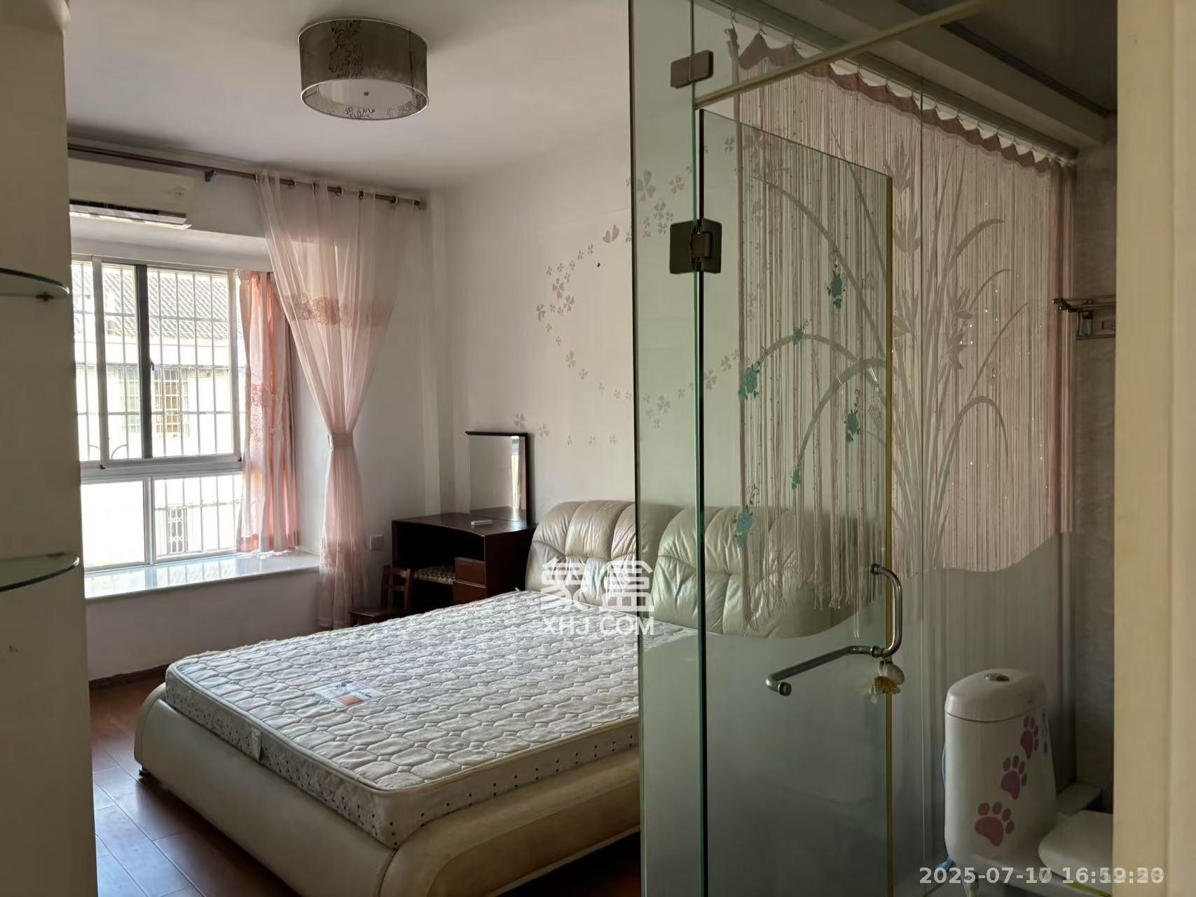 金领家族 3室2厅1卫 1800.0元/月 金领家族 3室2厅1卫 1800.0元/月室内图