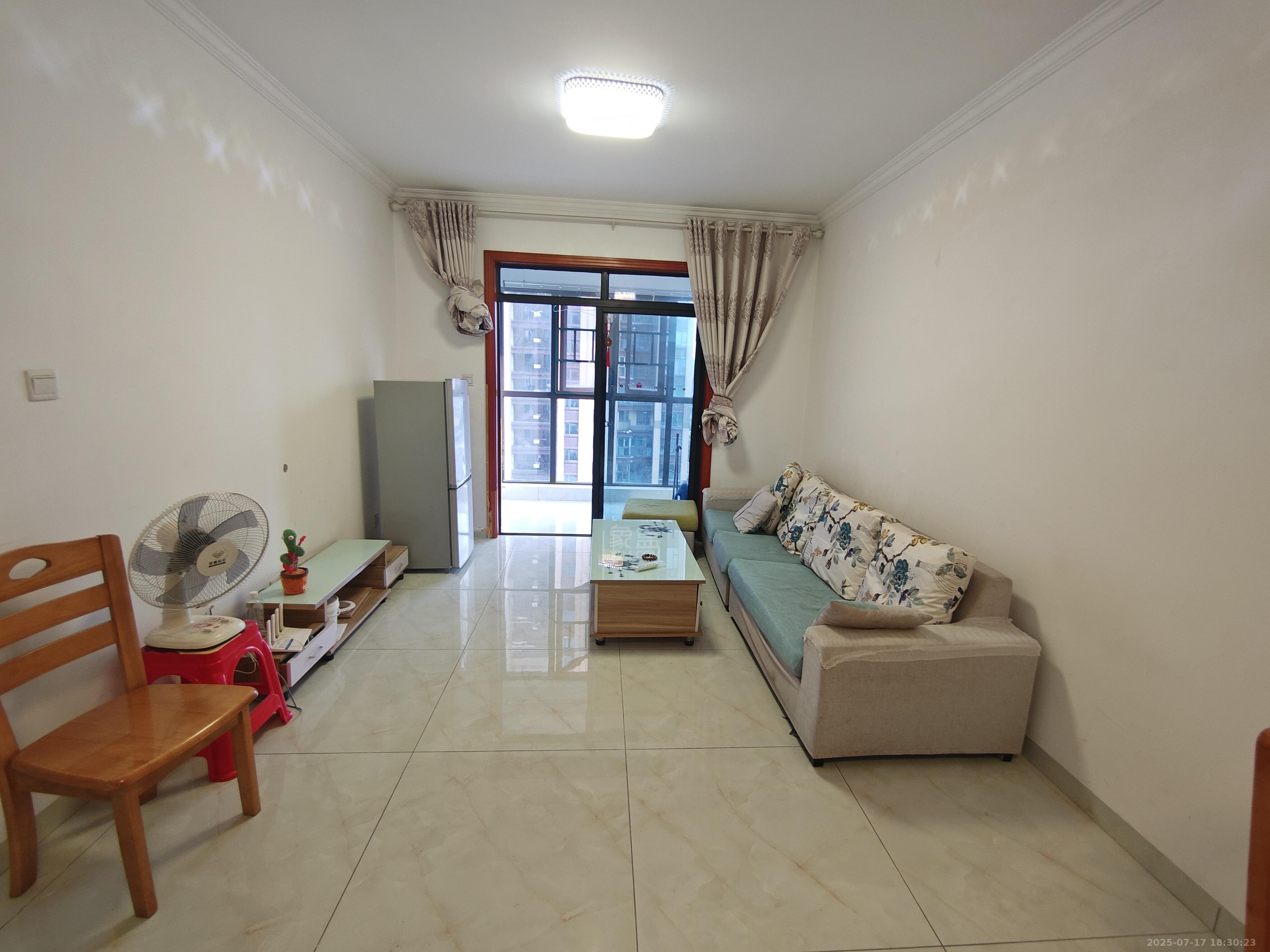 春藤小镇 3室2厅2卫 1900.0元/月 春藤小镇 3室2厅2卫 1900.0元/月室内图