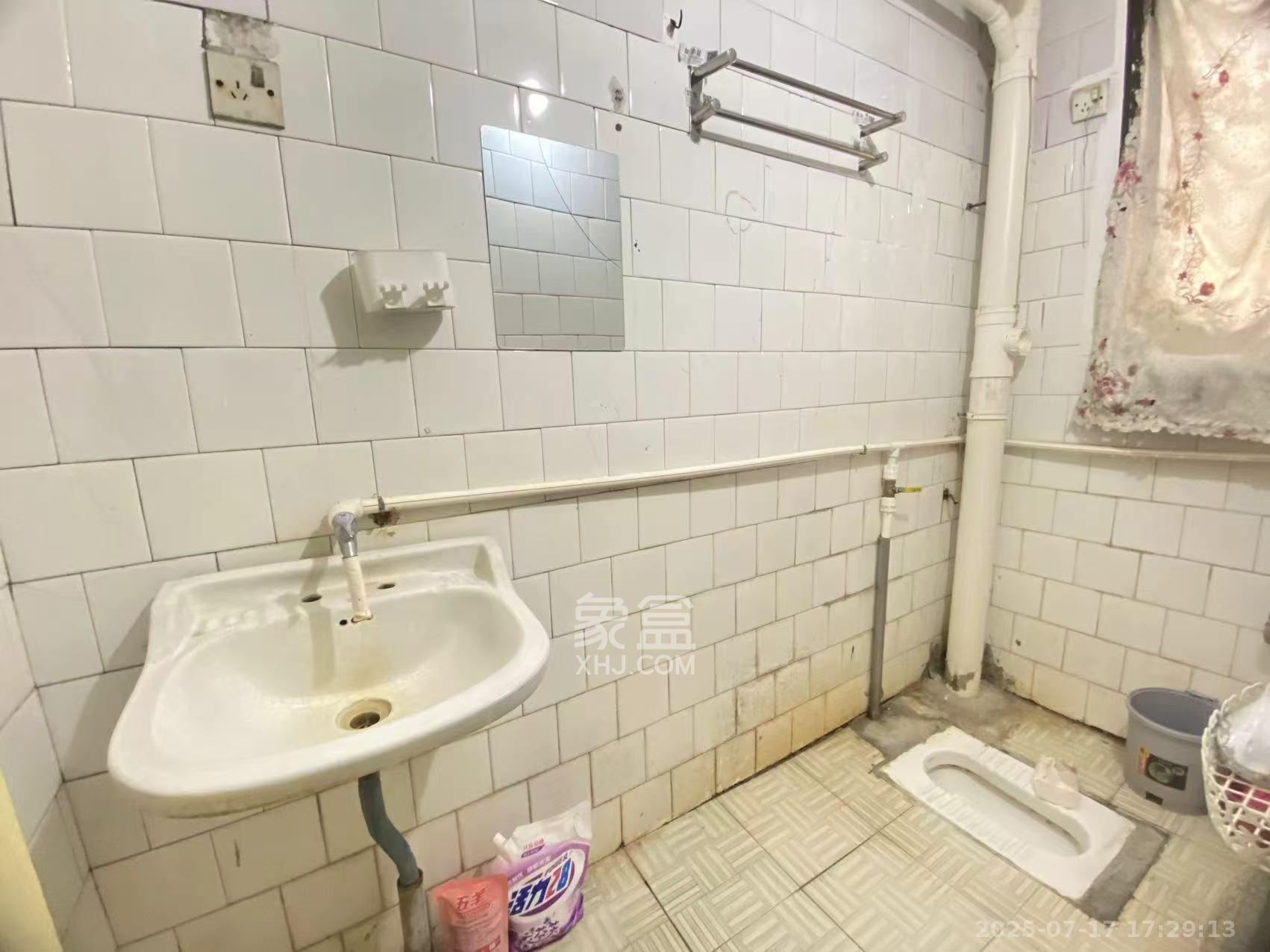 湖橡宿舍/湖橡小区  2室1厅1卫   1800.00元/月室内图
