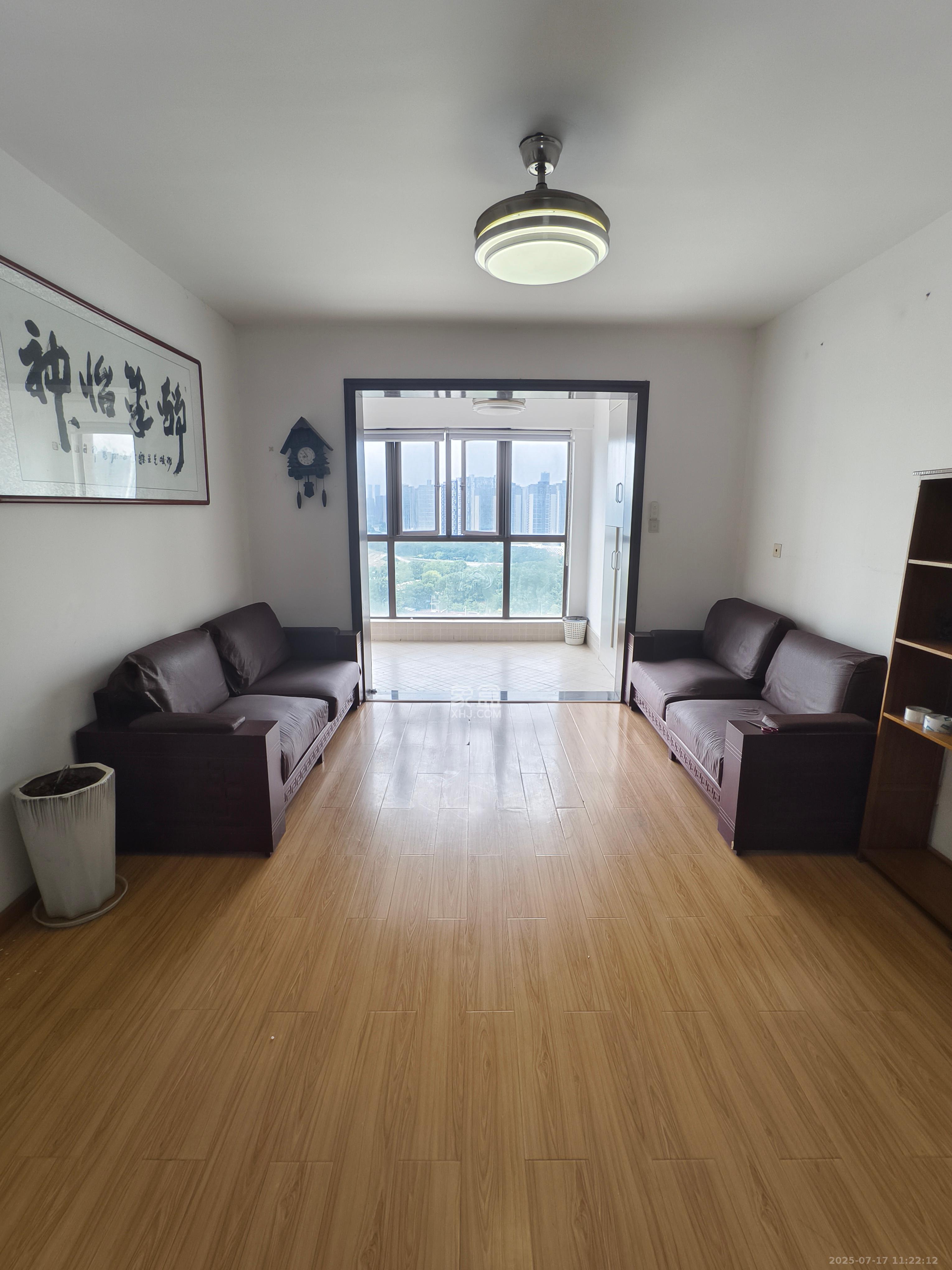 金色溪泉湾  3室2厅2卫   2300.00元/月