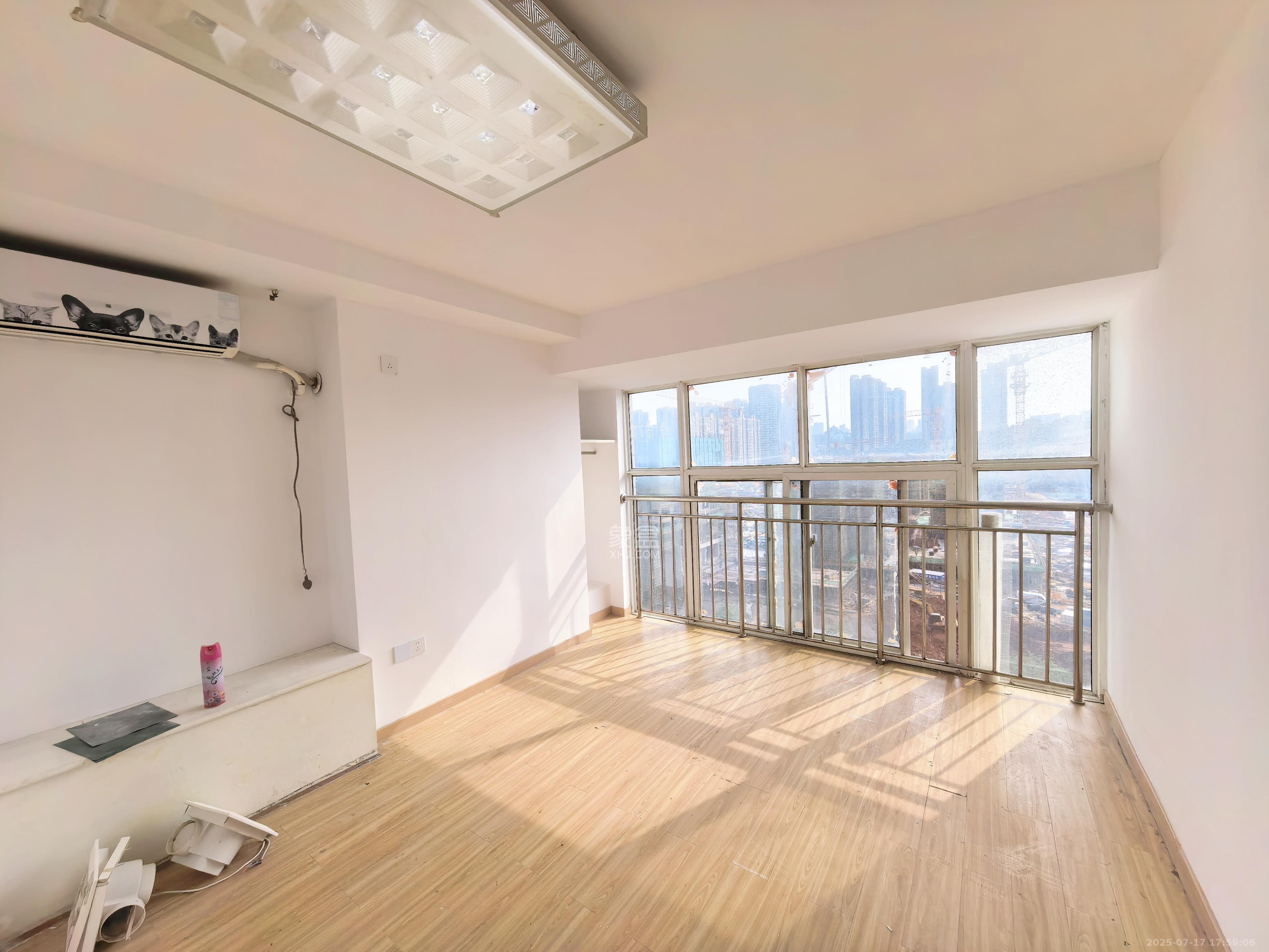 金色loft（鑫秋大厦）  2室2厅2卫   1600.00元/月室内图