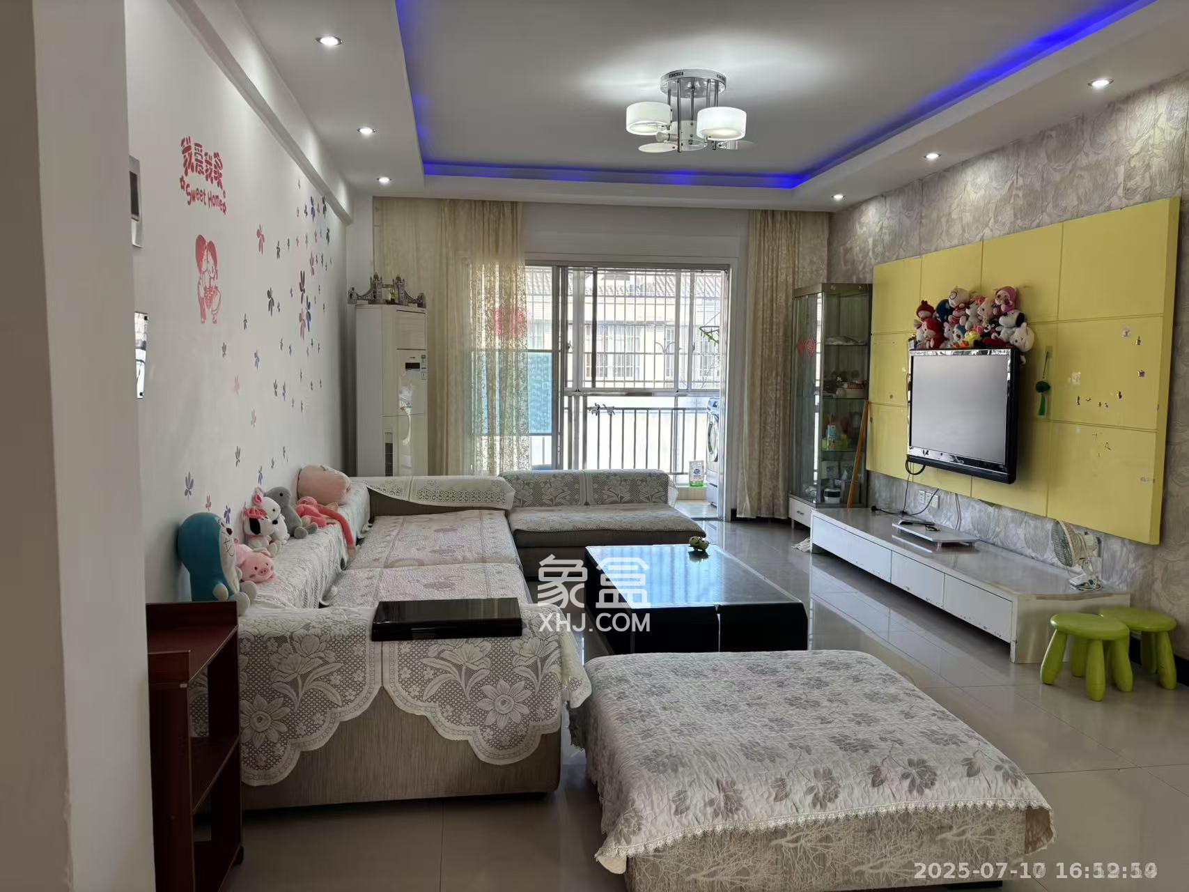 金领家族 3室2厅1卫 1800.0元/月 金领家族 3室2厅1卫 1800.0元/月室内图