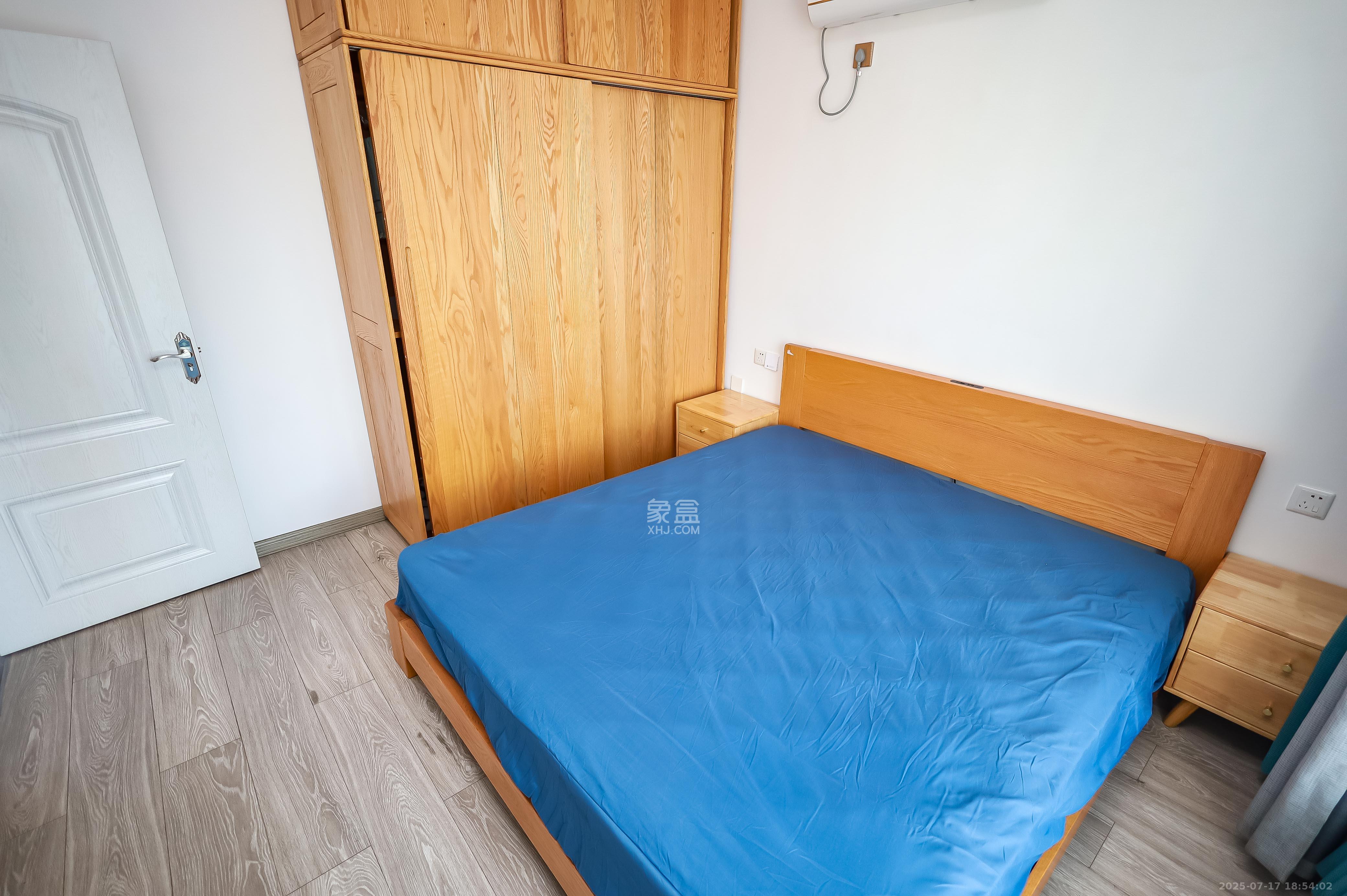 万象府台  3室2厅1卫   172.00万卧室