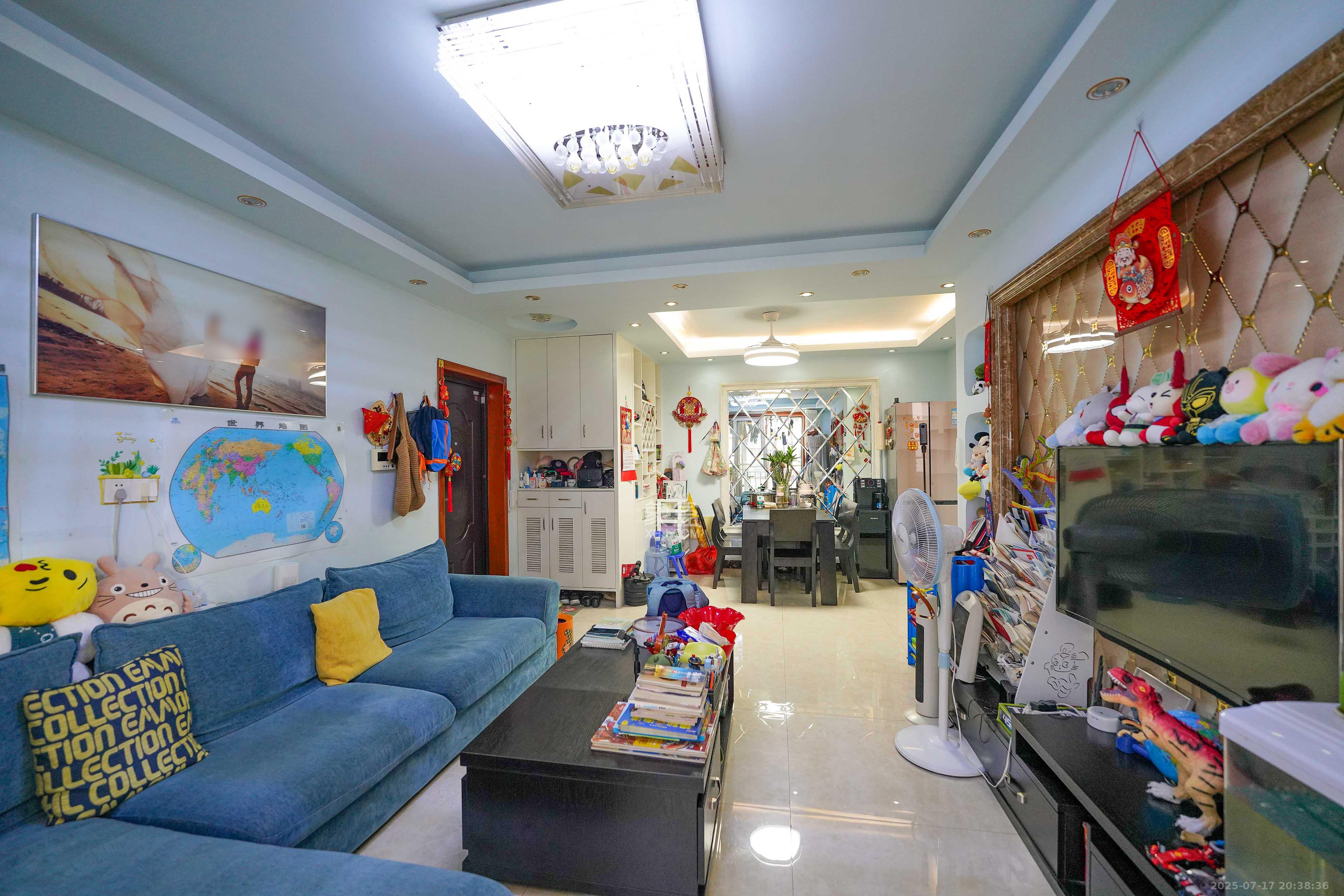 丽发新城 2室2厅1卫 63.80万 丽发新城 2室2厅1卫 63.80万客厅