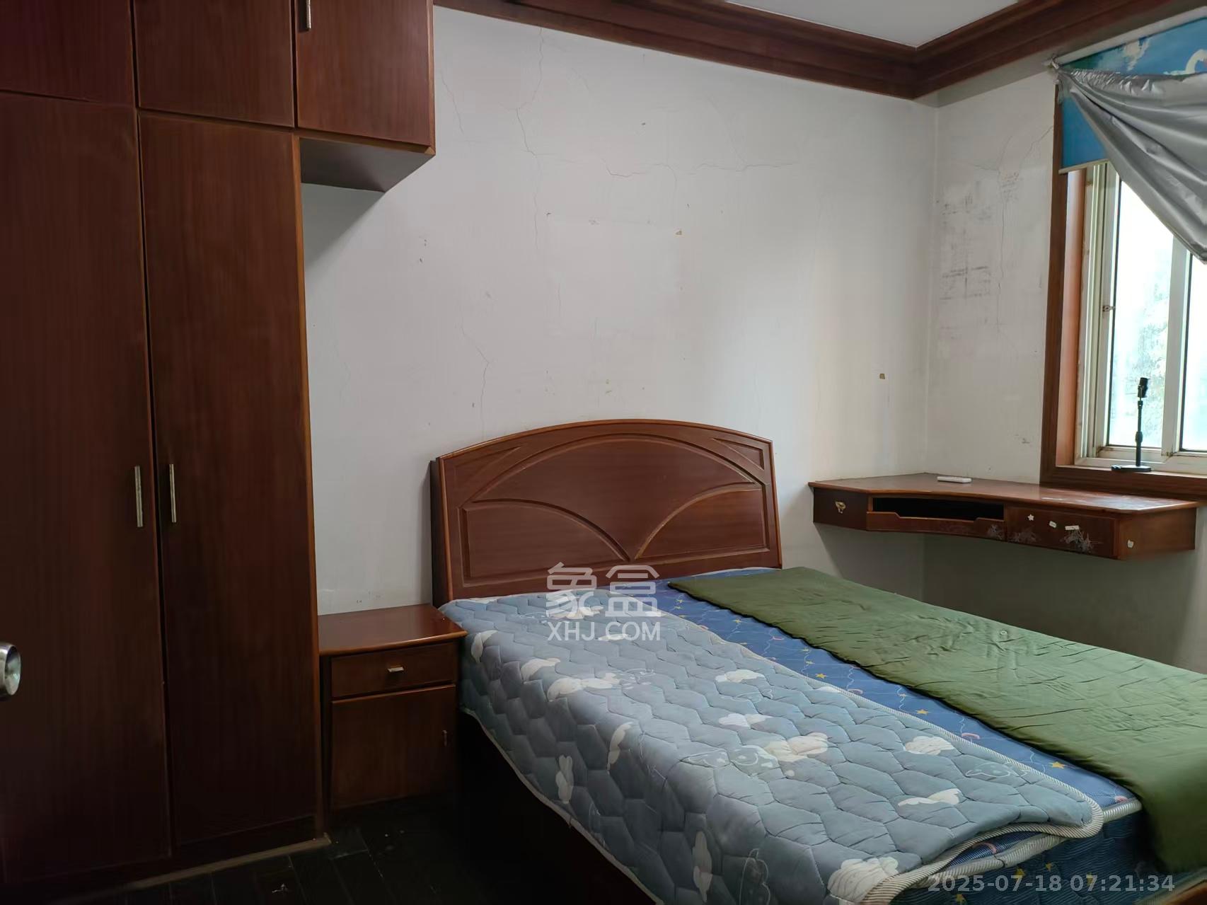 景湾小区(井湾小区) 3室2厅2卫 1600.0元/月 景湾小区(井湾小区) 3室2厅2卫 1600.0元/月室内图