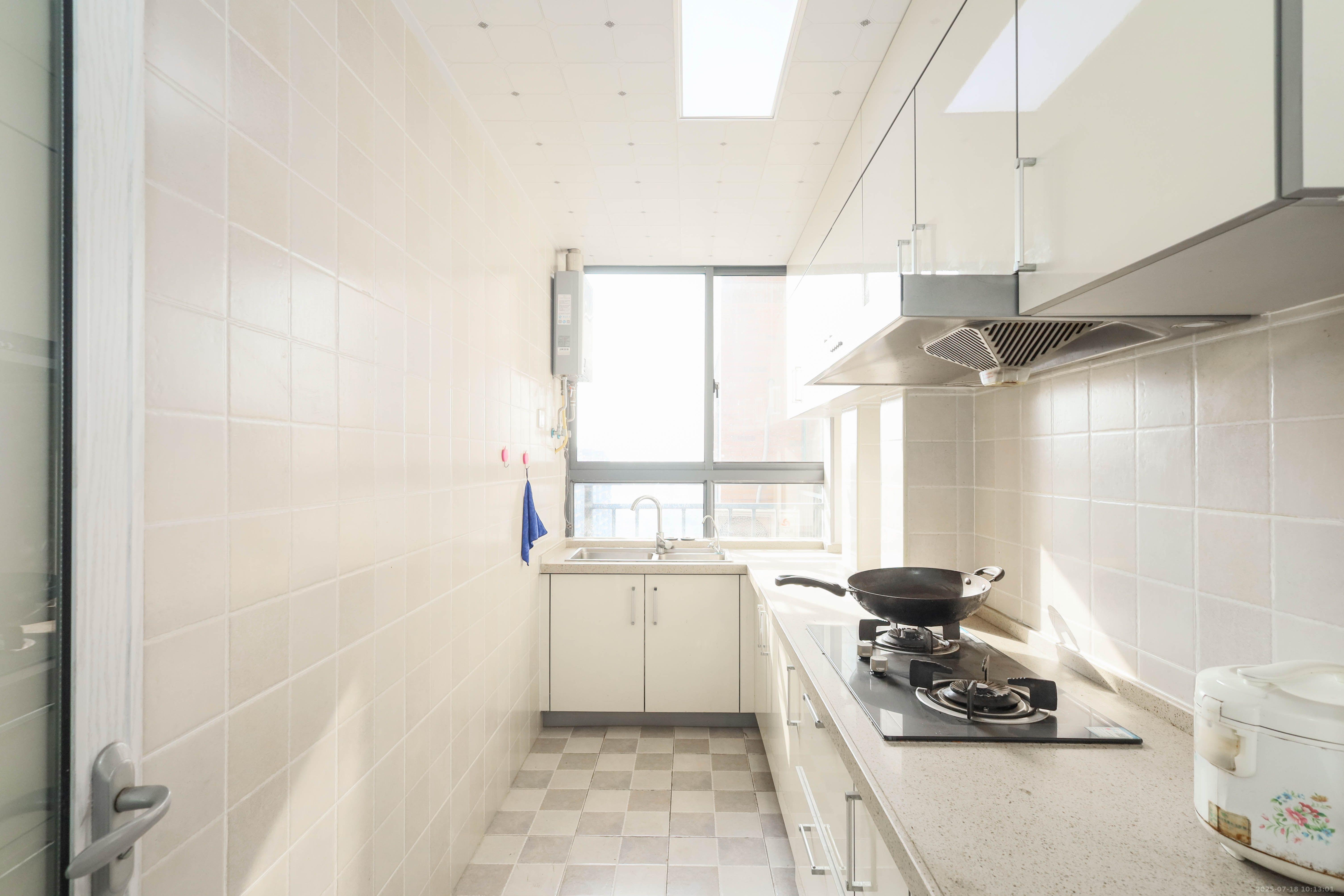 华美公寓(新猎鹰公寓)  3室2厅2卫    2100.0元/月 华美公寓(新猎鹰公寓)  3室2厅2卫    2100.0元/月室内图