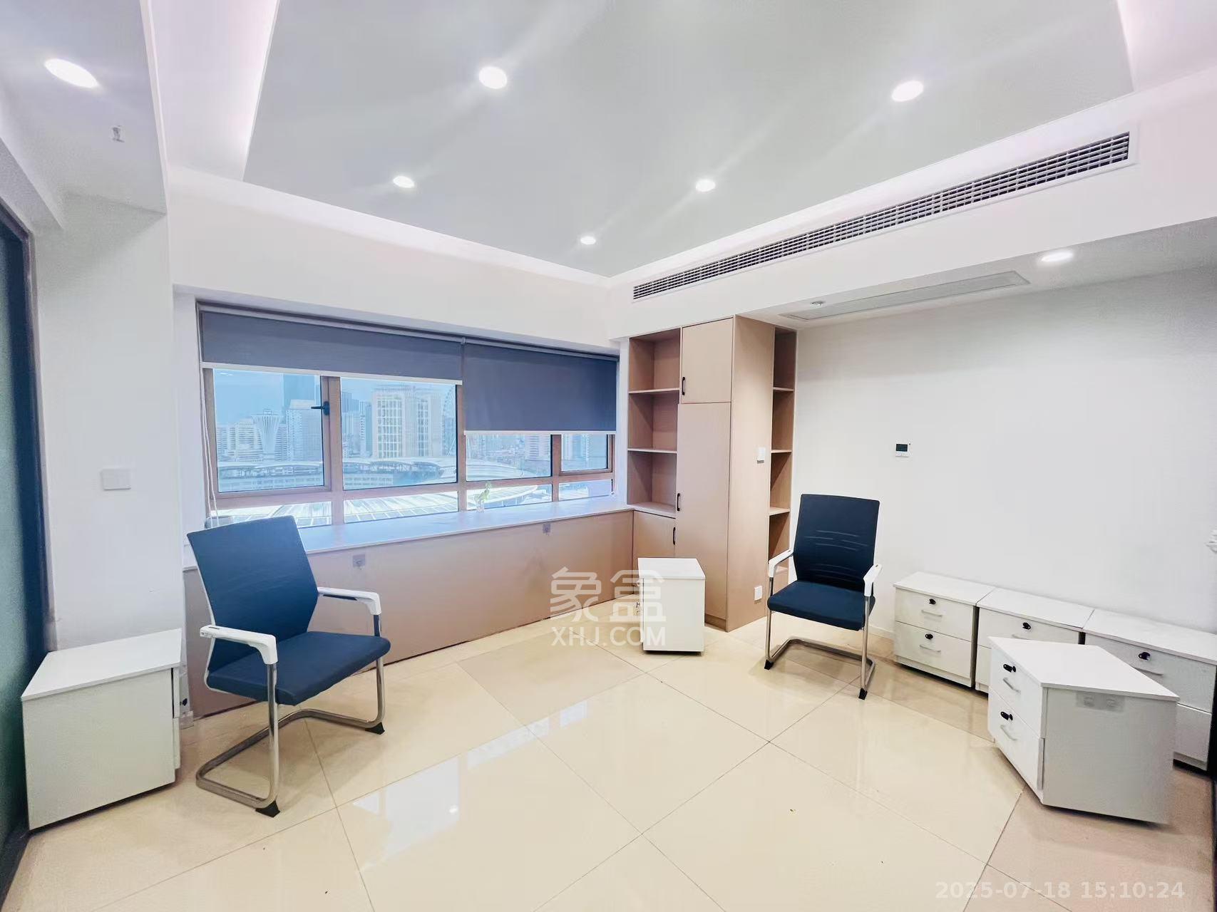 嘉盛国际广场  3室1厅1卫    11200.0元/月 嘉盛国际广场  3室1厅1卫    11200.0元/月室内图