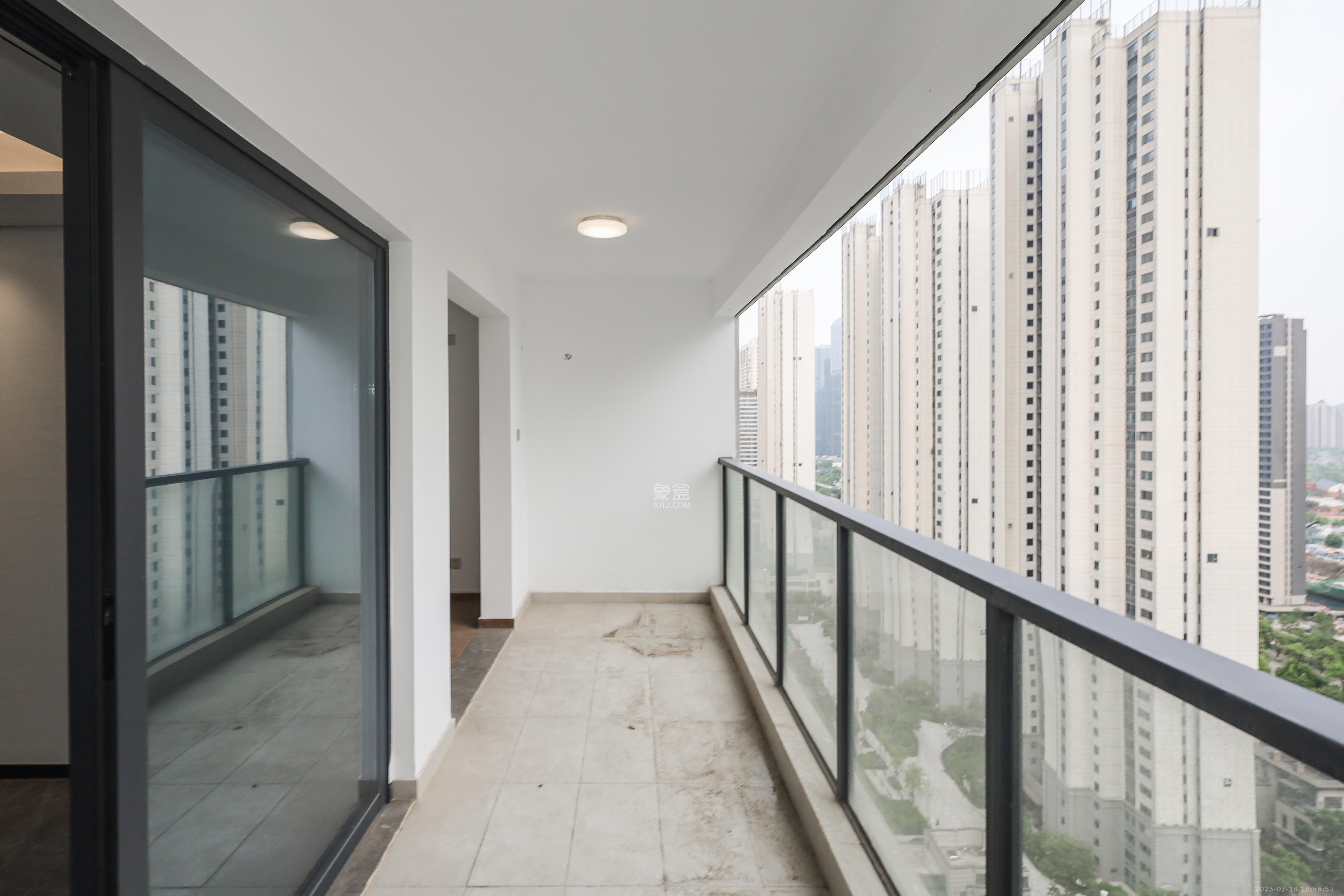 中国铁建湘语梅溪  4室2厅2卫   165.00万阳台