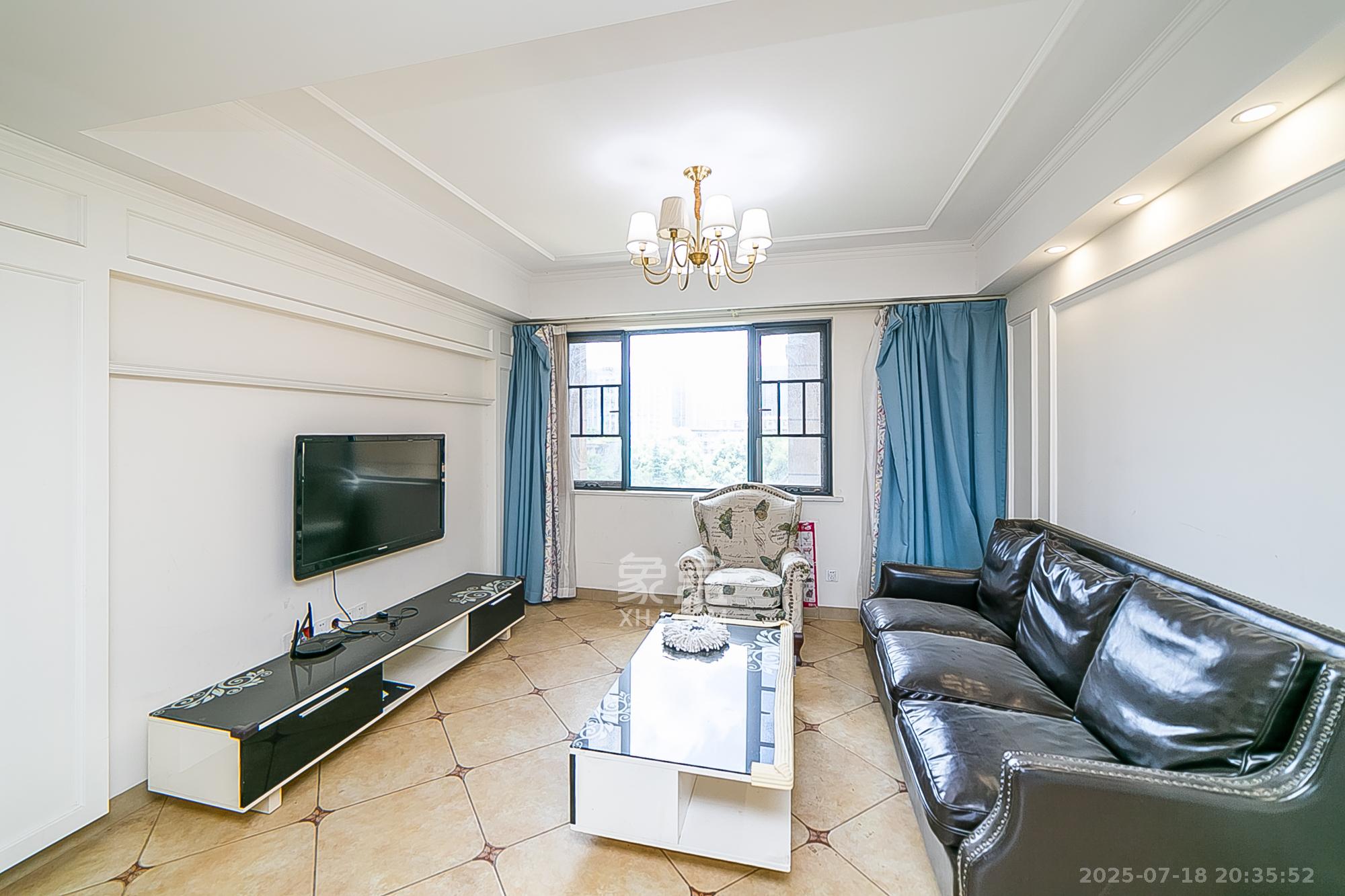 荣盛花语书苑  3室2厅1卫    80.0万 荣盛花语书苑  3室2厅1卫    80.0万客厅