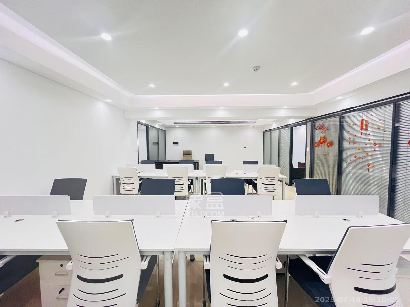 嘉盛国际广场  3室1厅1卫    11200.0元/月 嘉盛国际广场  3室1厅1卫    11200.0元/月室内图