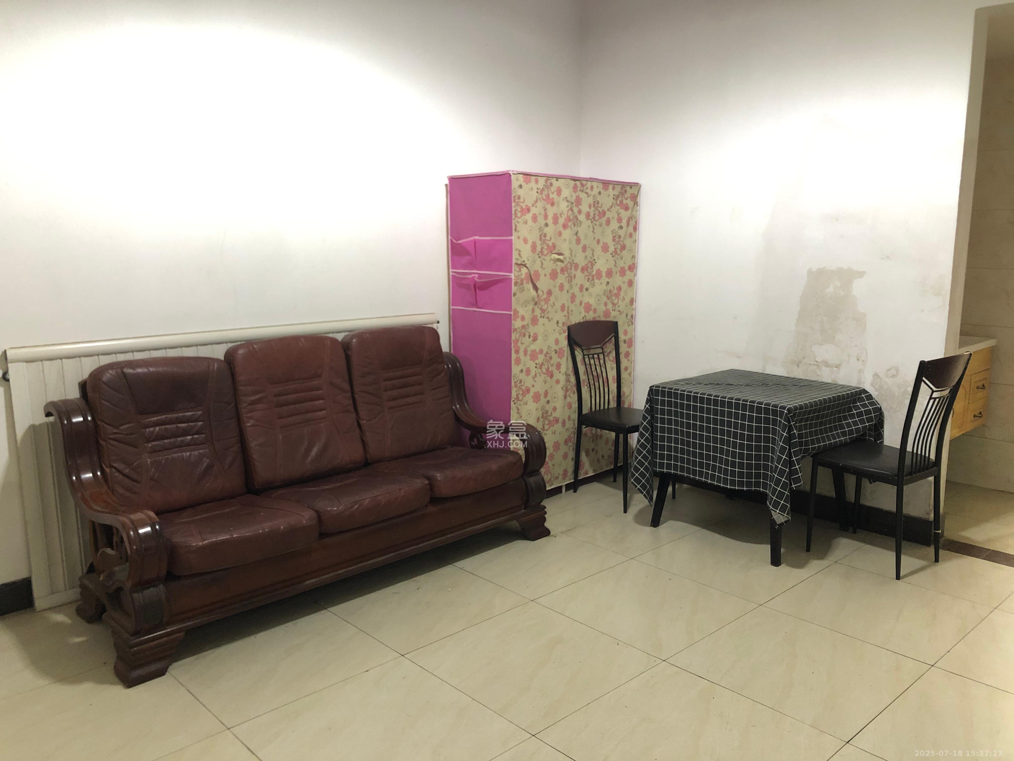 上峰苑(兰亭玥岛) 2室2厅1卫 1800.0元/月 上峰苑(兰亭玥岛) 2室2厅1卫 1800.0元/月室内图