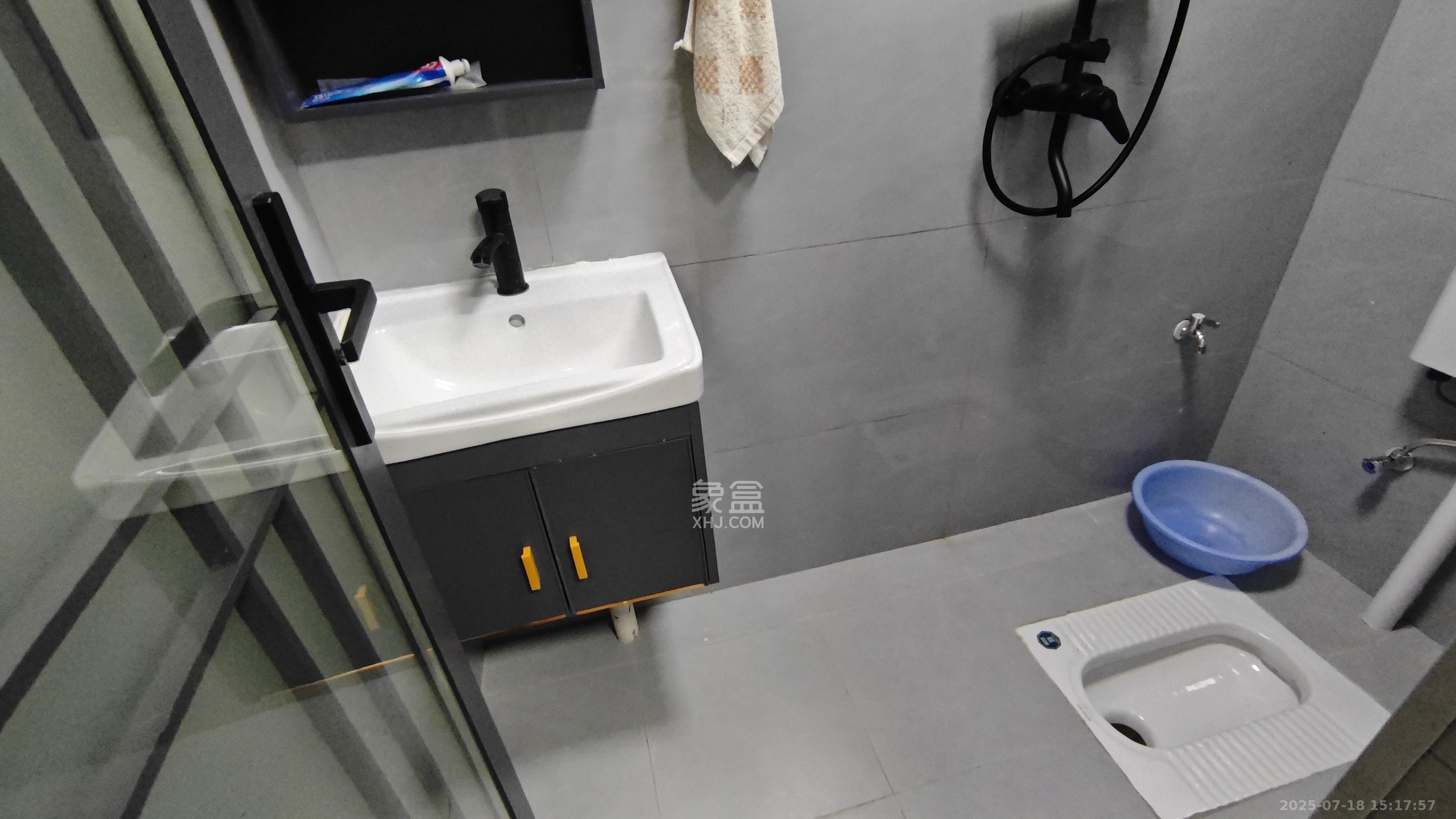 下摄司建设村  1室1厅1卫    19.8万客厅