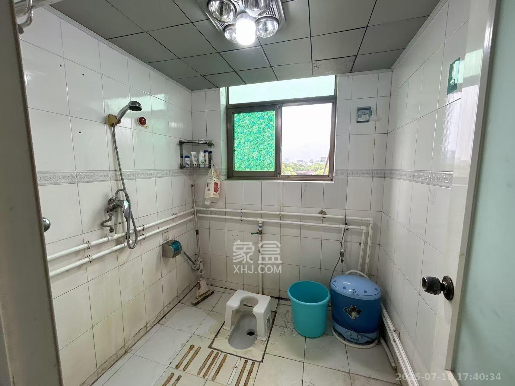 湖南生物机电职业技术学院教职宿舍 3室2厅2卫 2200.00元/月 湖南生物机电职业技术学院教职宿舍 3室2厅2卫 2200.00元/月室内图