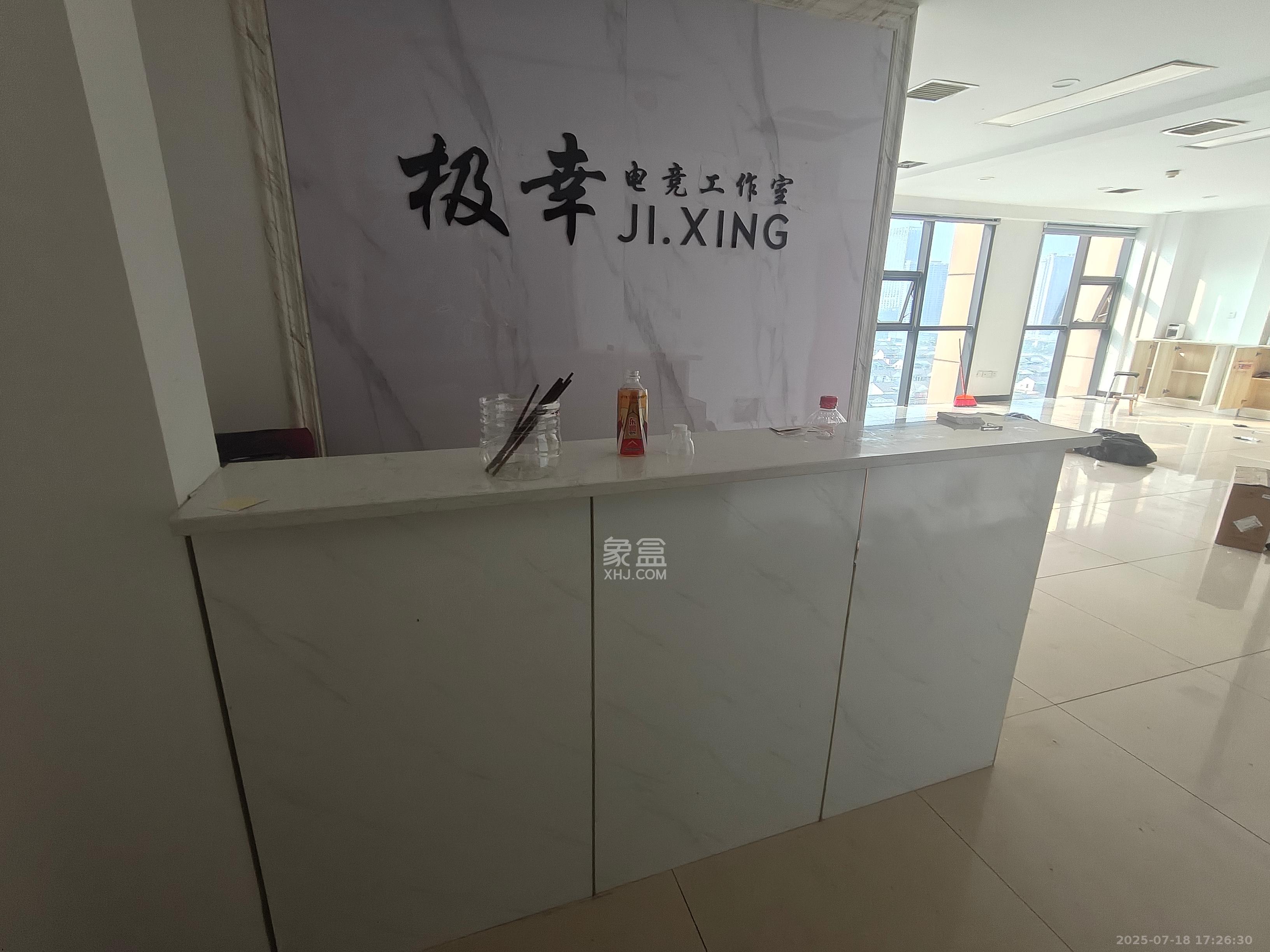 万坤图财富广场  2室2厅1卫    5000.0元/月室内图1