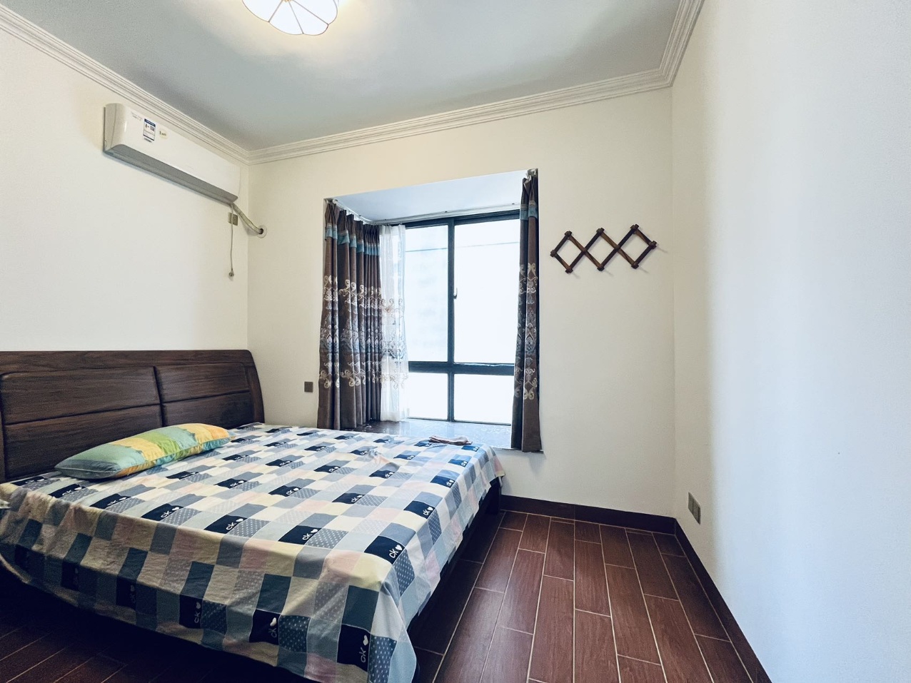 绿地海长流三期  2室2厅1卫    128.0万 绿地海长流三期  2室2厅1卫    128.0万客厅