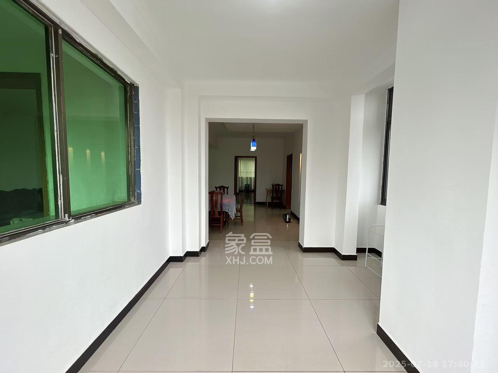 湖南生物机电职业技术学院教职宿舍 3室2厅2卫 2200.00元/月 湖南生物机电职业技术学院教职宿舍 3室2厅2卫 2200.00元/月室内图