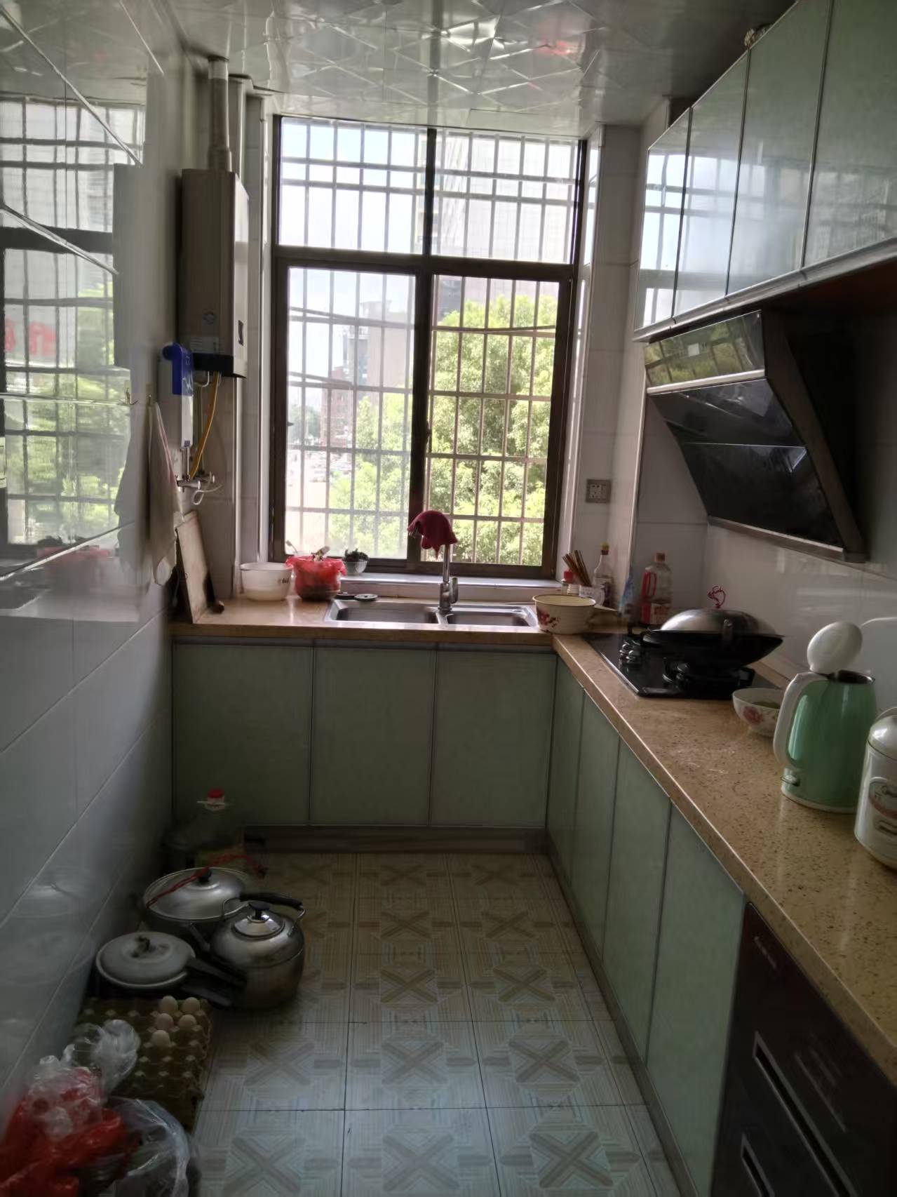 香格里拉 3室2厅2卫 1000.0元/月 香格里拉 3室2厅2卫 1000.0元/月室内图