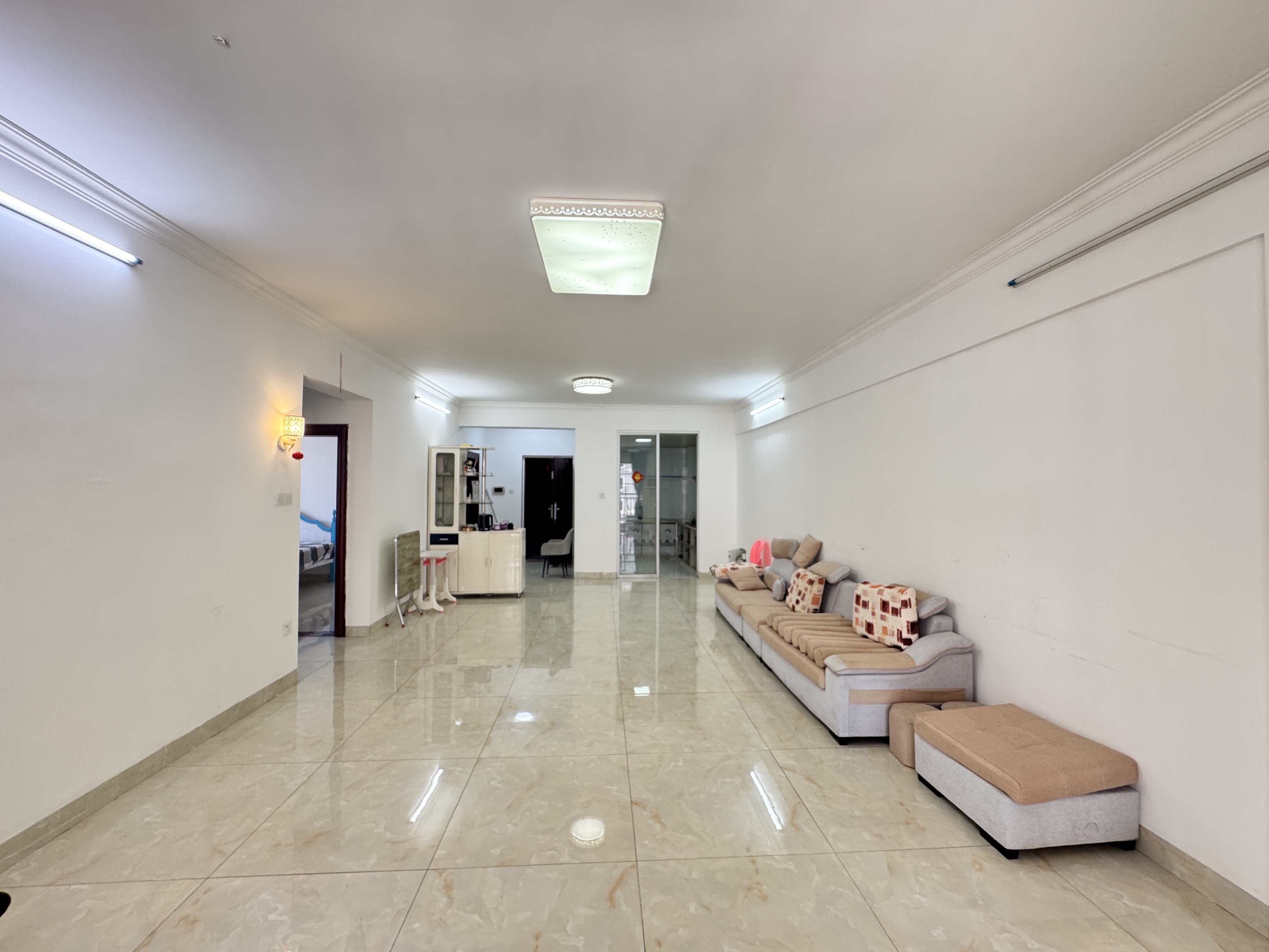 工商学院教工宿舍  3室2厅2卫    2600.0元/月 工商学院教工宿舍  3室2厅2卫    2600.0元/月室内图