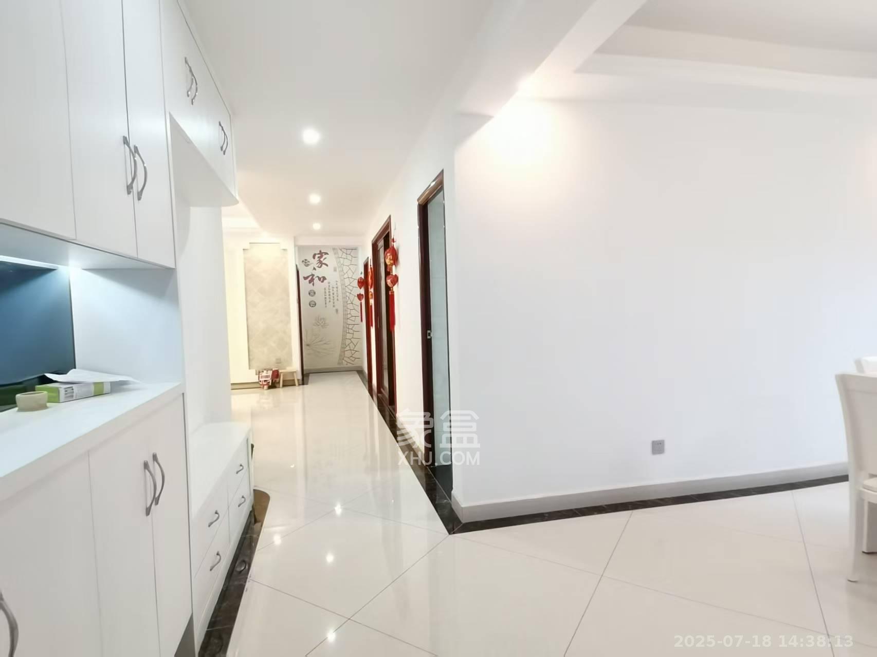 中海梅溪湖壹号  3室2厅2卫    3300.0元/月室内图