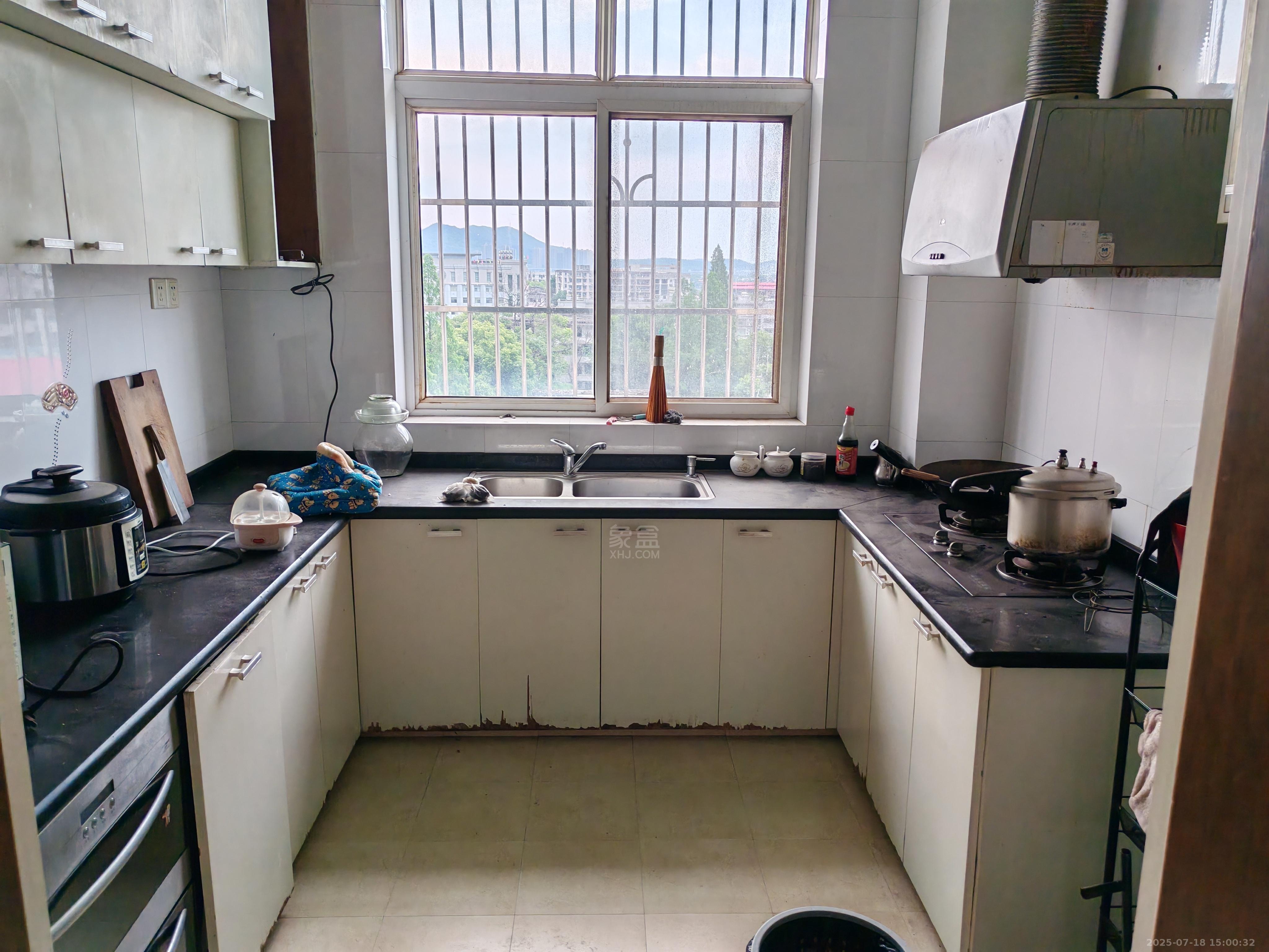 桥梁厂二区  3室2厅2卫    1500.0元/月 桥梁厂二区  3室2厅2卫    1500.0元/月室内图