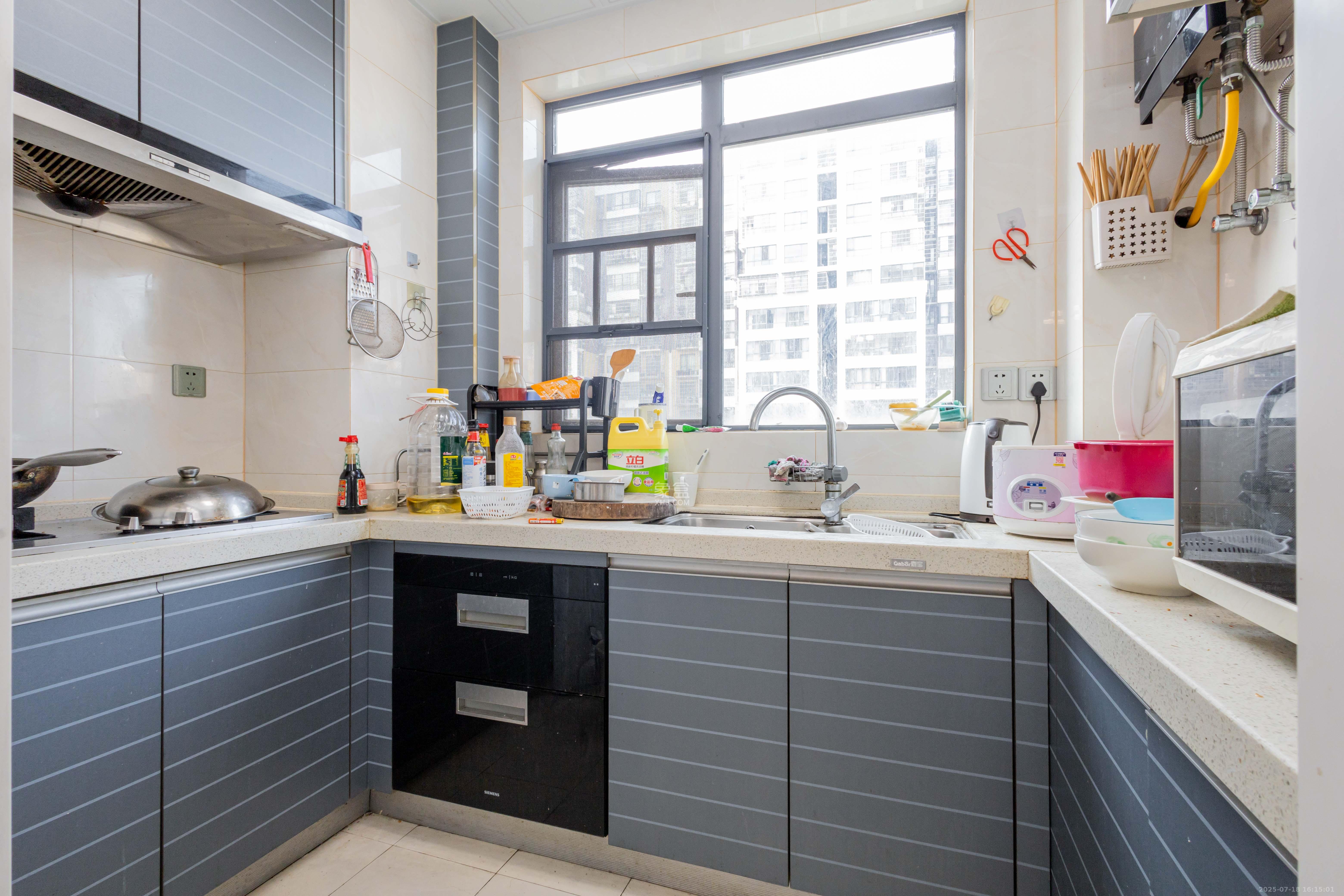 中国铁建国际城二期  4室2厅2卫    78.8万 中国铁建国际城二期  4室2厅2卫    78.8万厨房