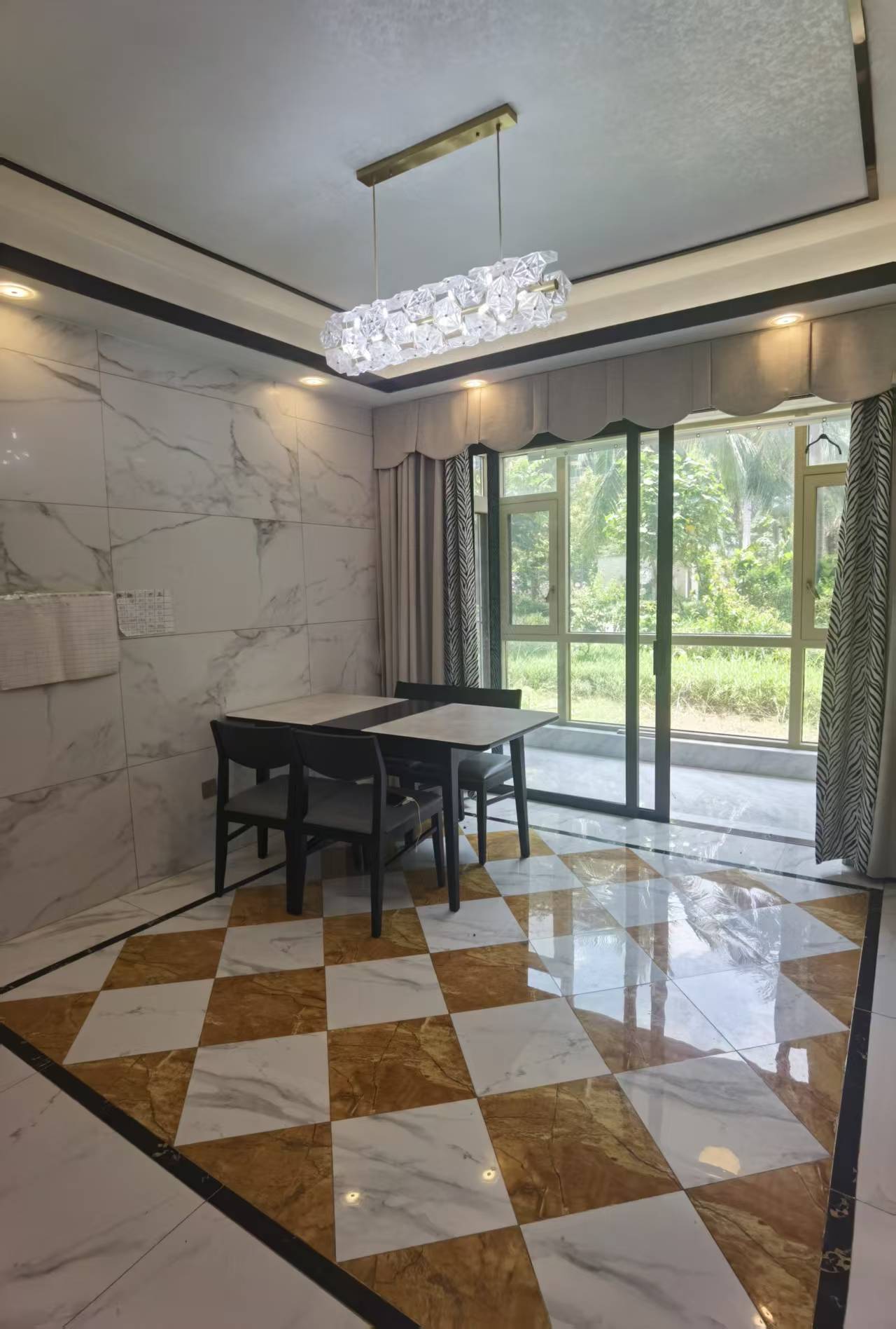 碧桂园剑桥郡  3室2厅2卫    3500.0元/月 碧桂园剑桥郡  3室2厅2卫    3500.0元/月室内图