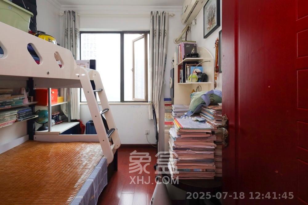 世茂外滩里（世茂铂翠湾三期）  3室2厅2卫   3500.00元/月室内图
