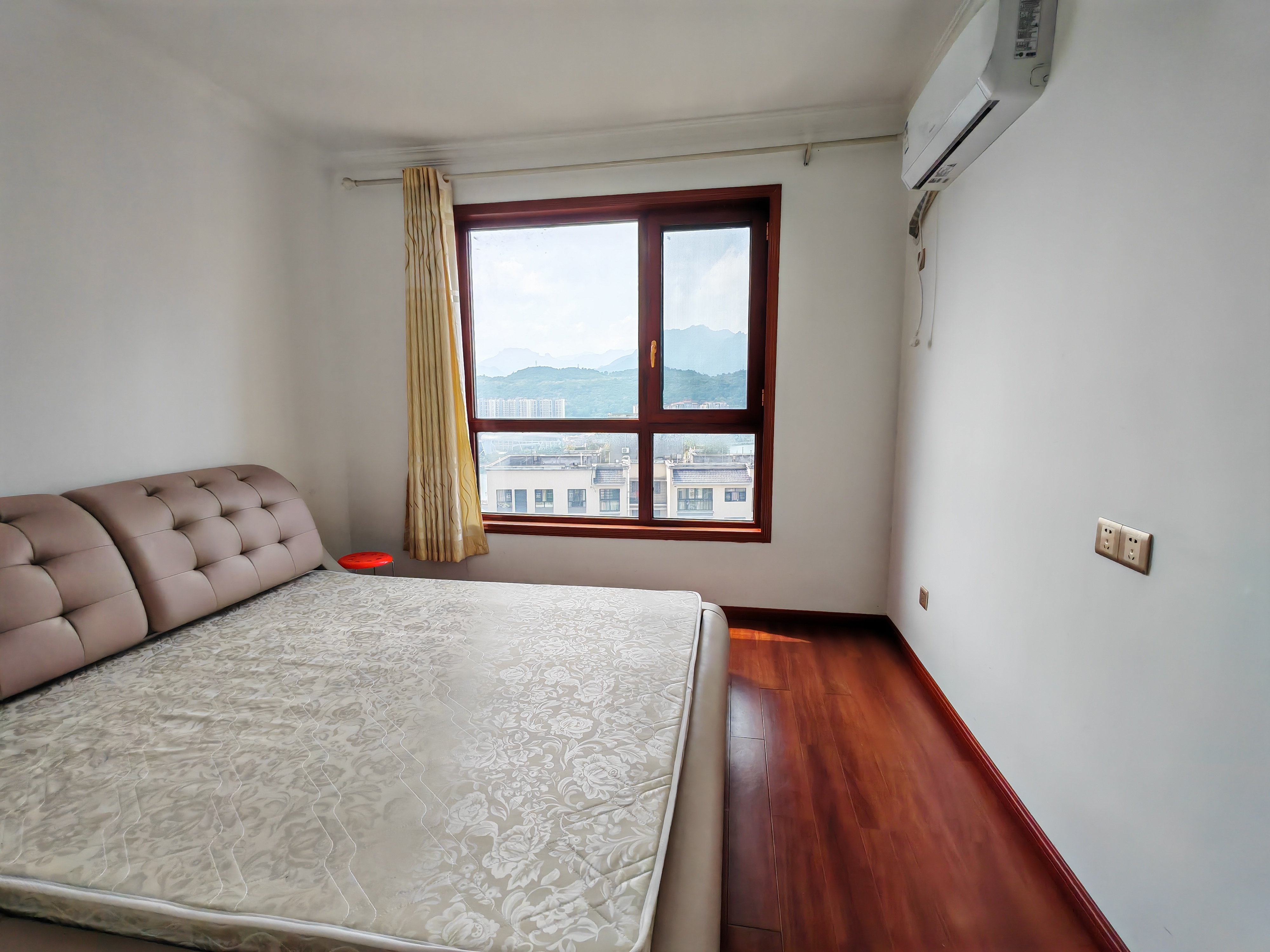 玉恒龙岸小区 3室2厅2卫 1800.0元/月 玉恒龙岸小区 3室2厅2卫 1800.0元/月室内图