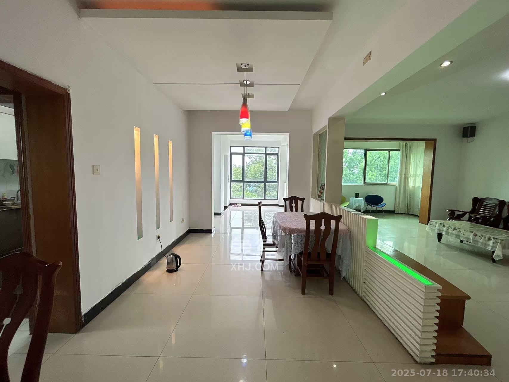 湖南生物机电职业技术学院教职宿舍 3室2厅2卫 2200.00元/月 湖南生物机电职业技术学院教职宿舍 3室2厅2卫 2200.00元/月室内图