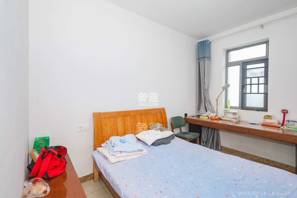 八方小区C区 4室2厅2卫 445.0万 八方小区C区 4室2厅2卫 445.0万卧室