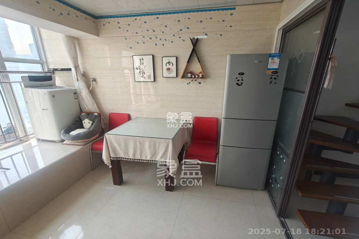 金色loft(鑫秋大厦)  2室1厅1卫    2300.0元/月 金色loft(鑫秋大厦)  2室1厅1卫    2300.0元/月室内图