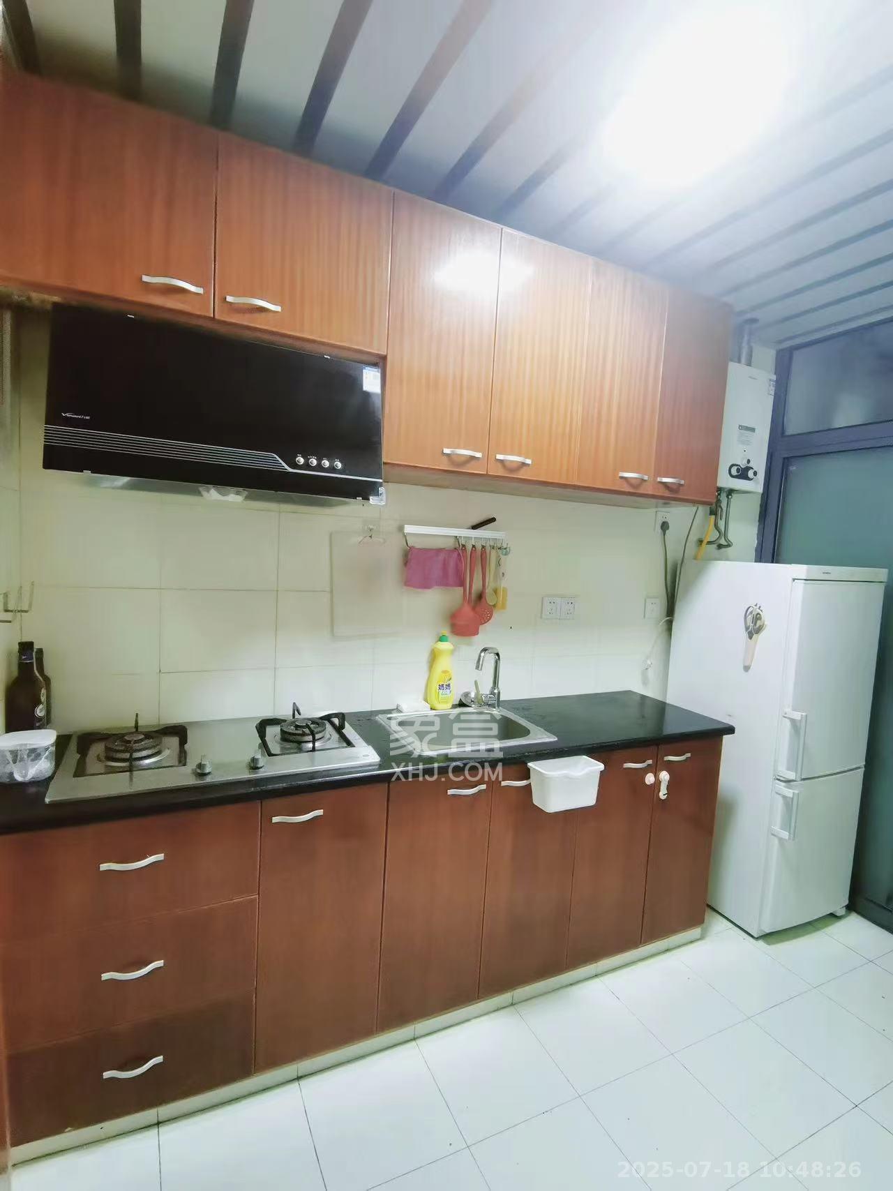 湘域中央  1室1厅1卫    2000.0元/月室内图